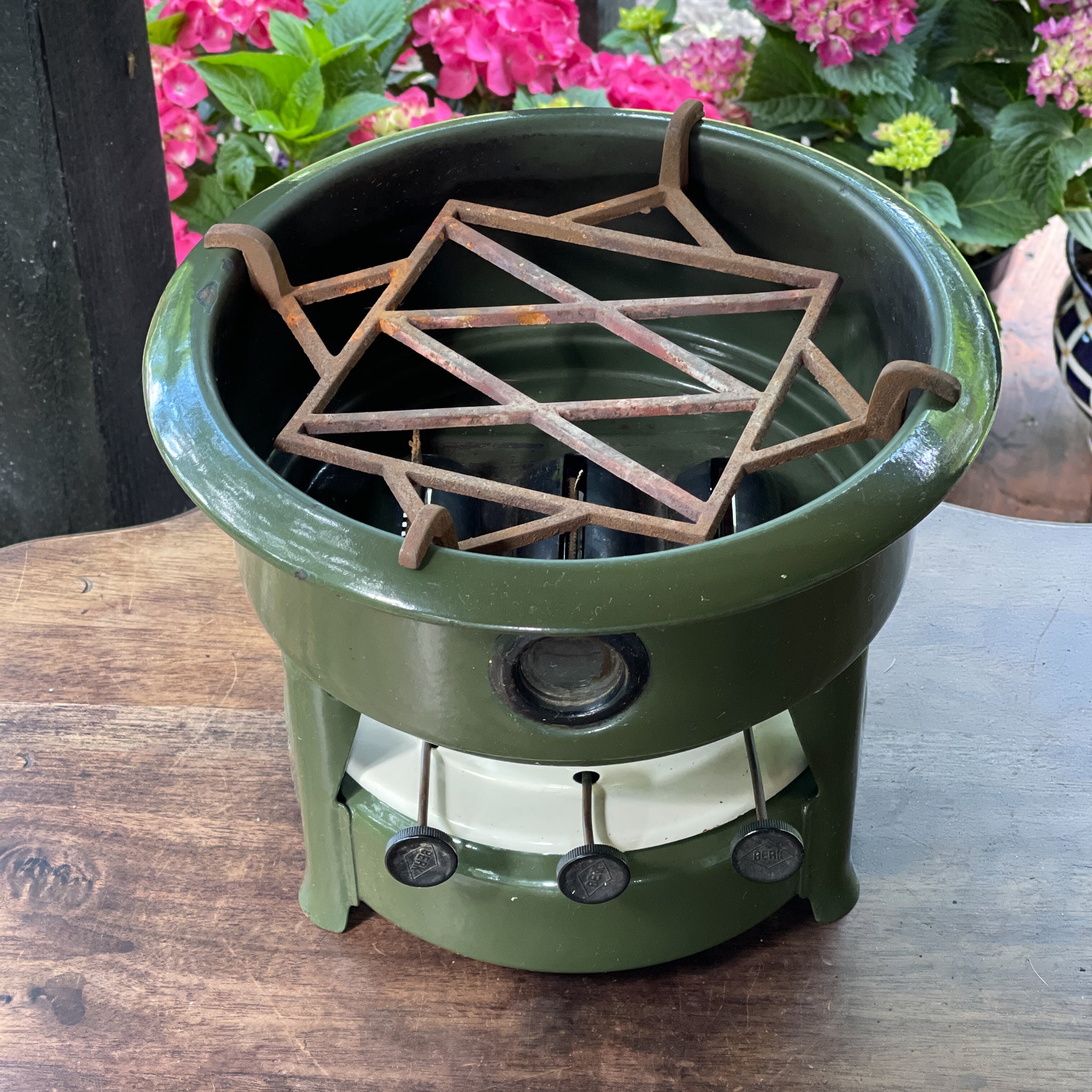 3 Pits Petroleumstel - The Collectionist