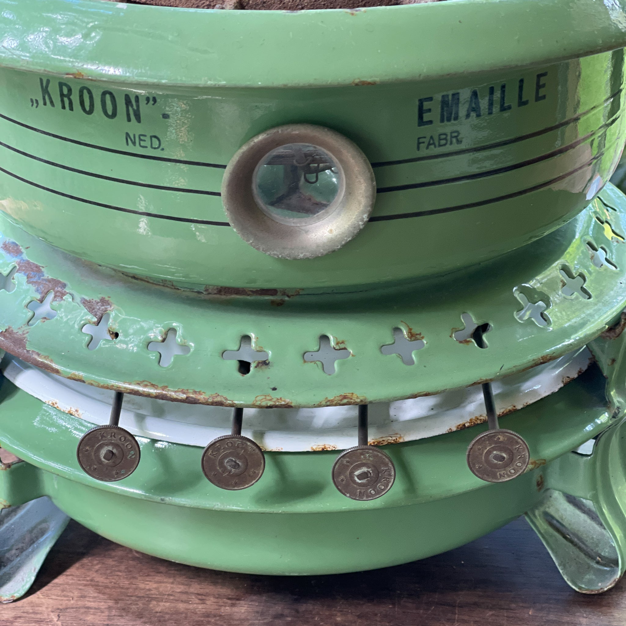 4 Pits Petroleumstel Kroon Nederlandse Emaille Fabriek - The Collectionist