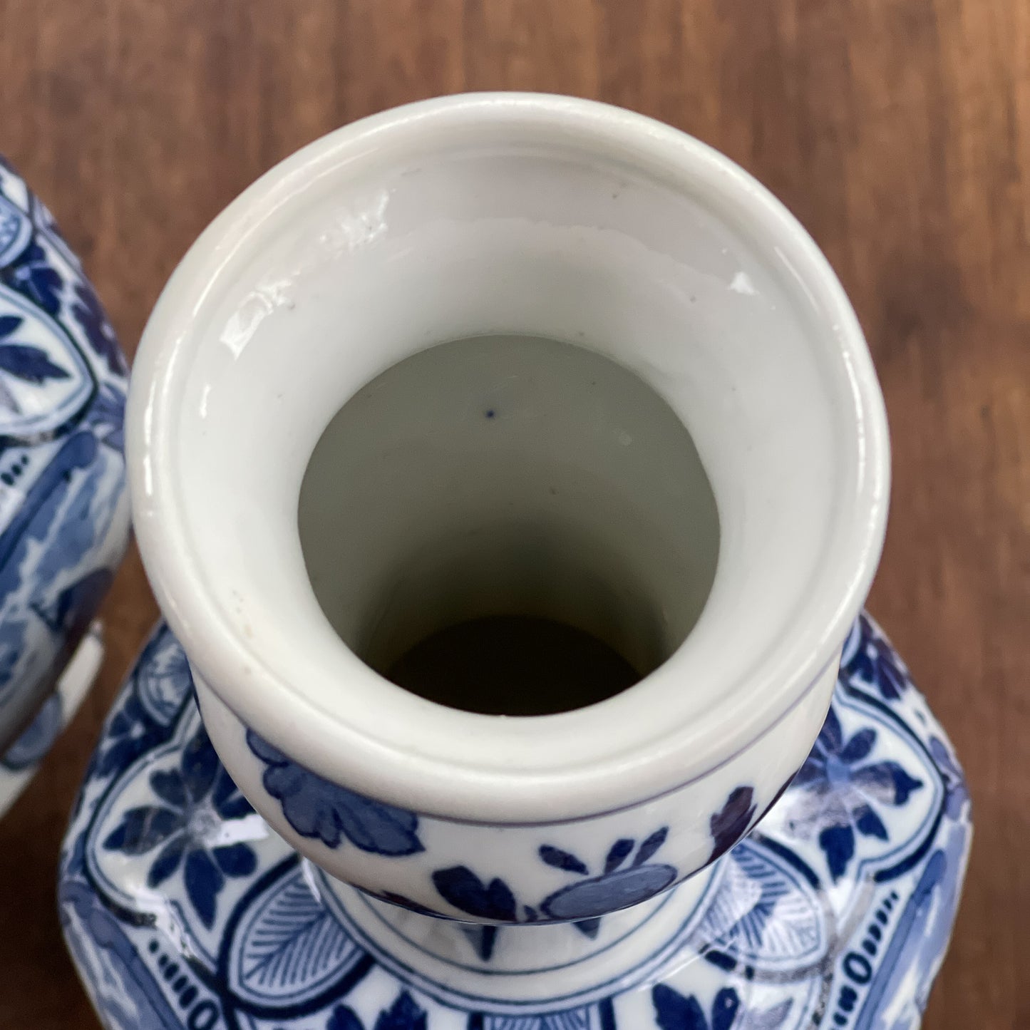 Twee Delfts Blauwe Knobbelvazen (1900) - Bamestra Curiosa