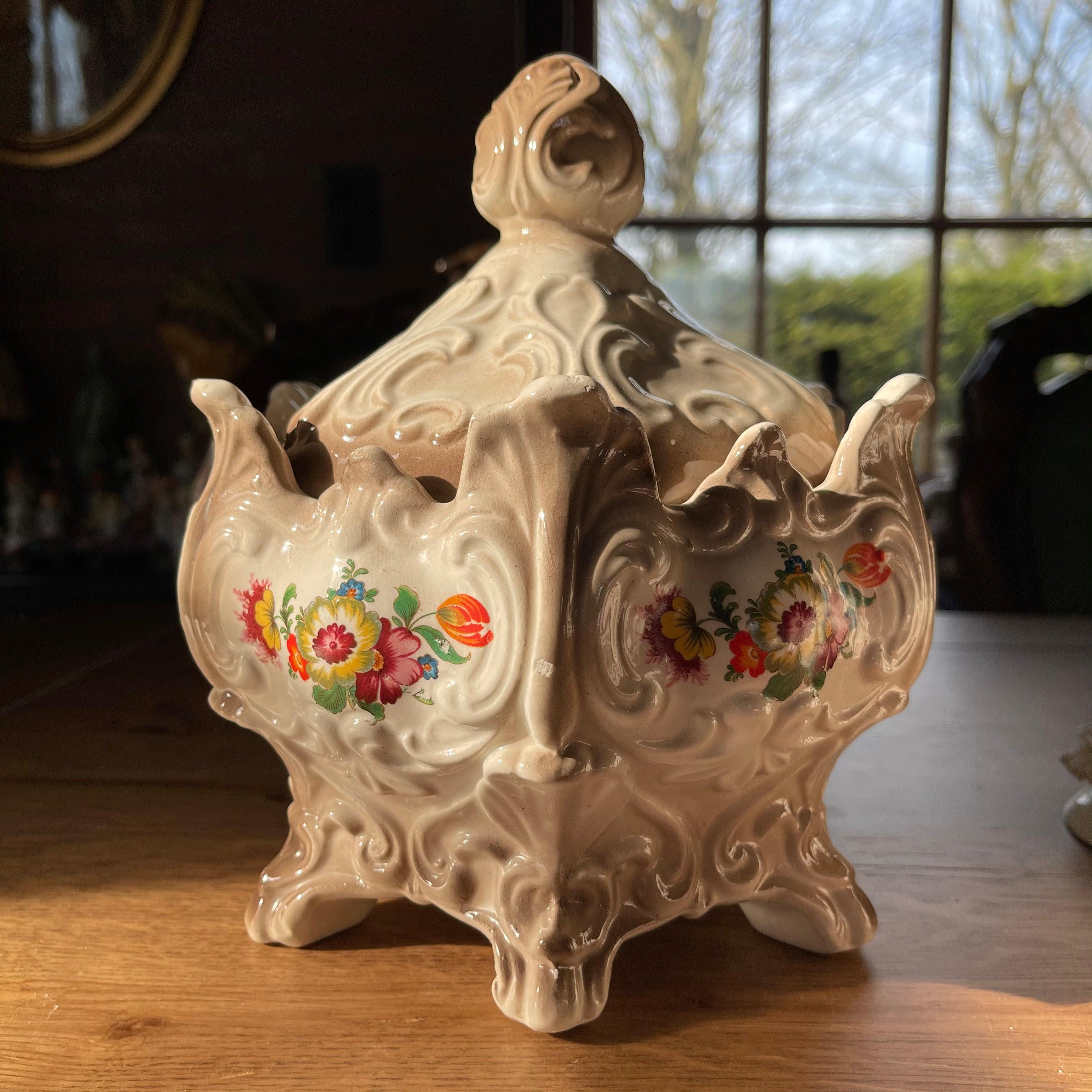 Aardewerk pot met deksel - Bamestra Curiosa