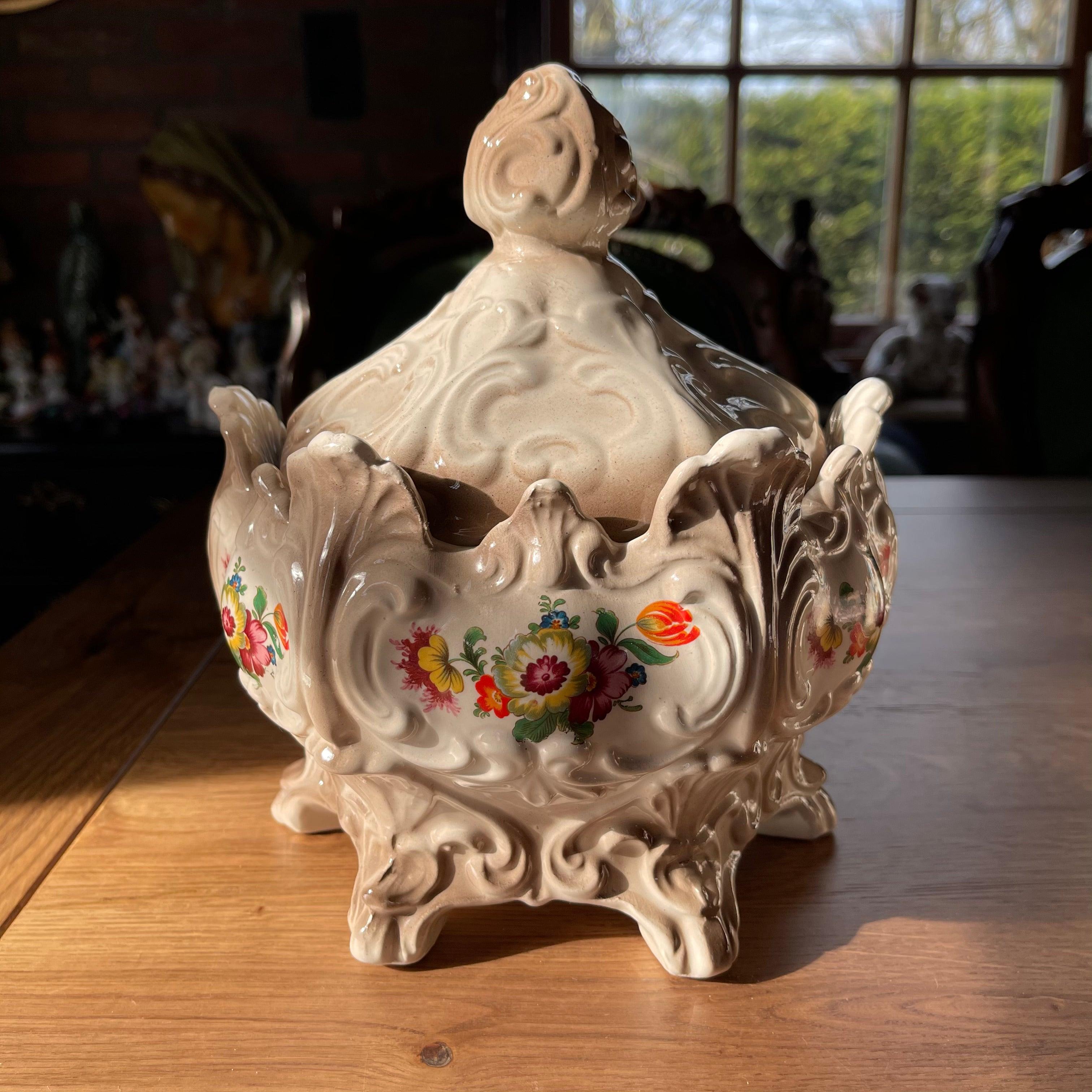 Aardewerk pot met deksel - Bamestra Curiosa