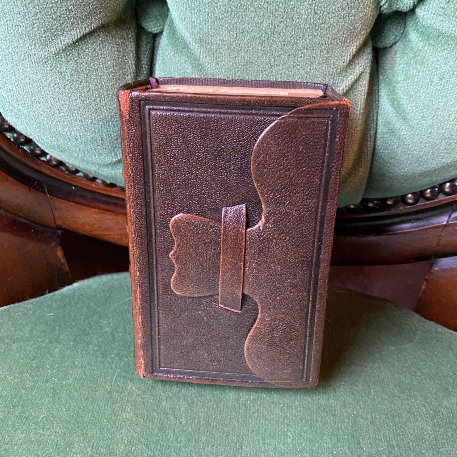 Antieke bijbel met leren kaft uit 1884 - Bamestra Curiosa