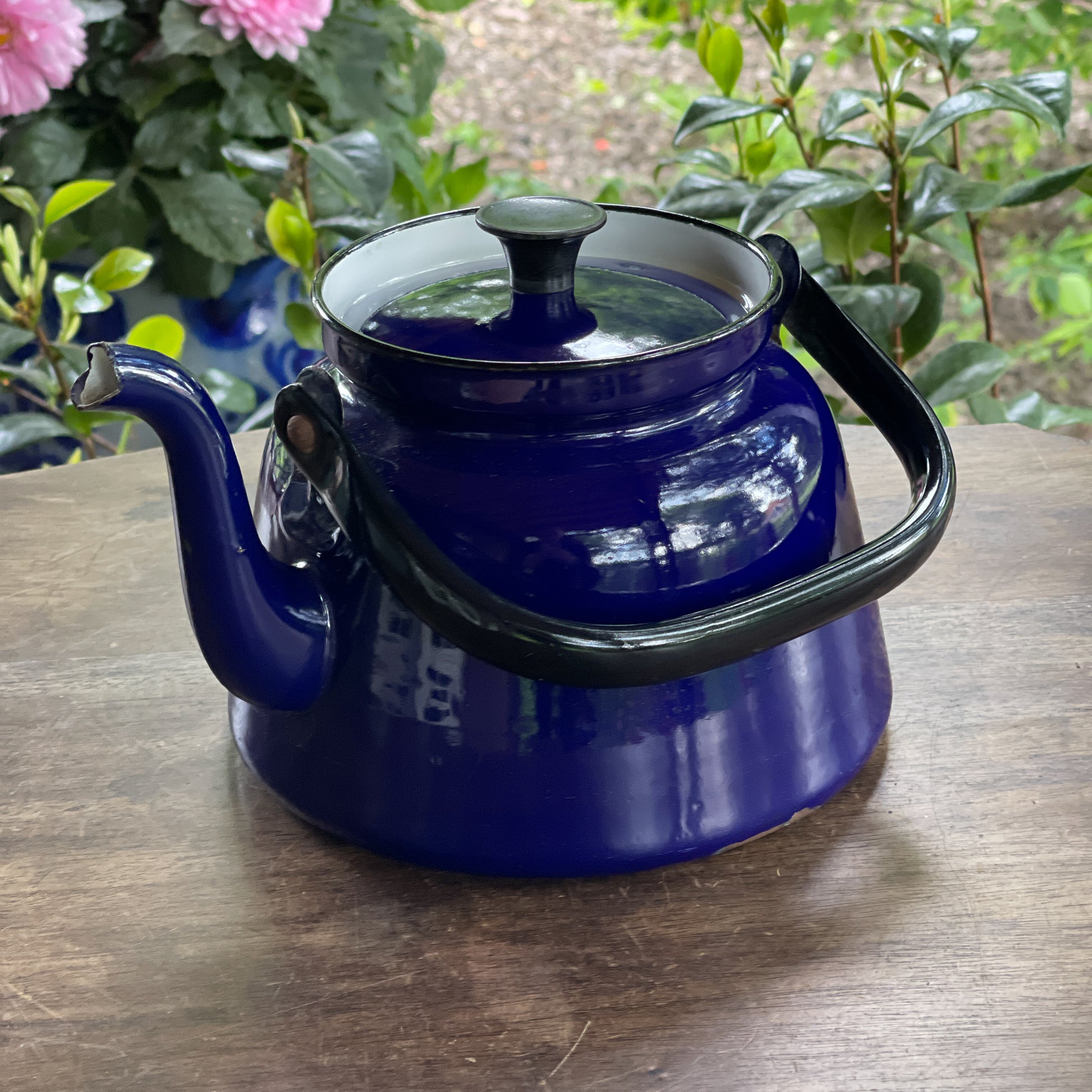 Blauw Emaille Ketel The Collectionist