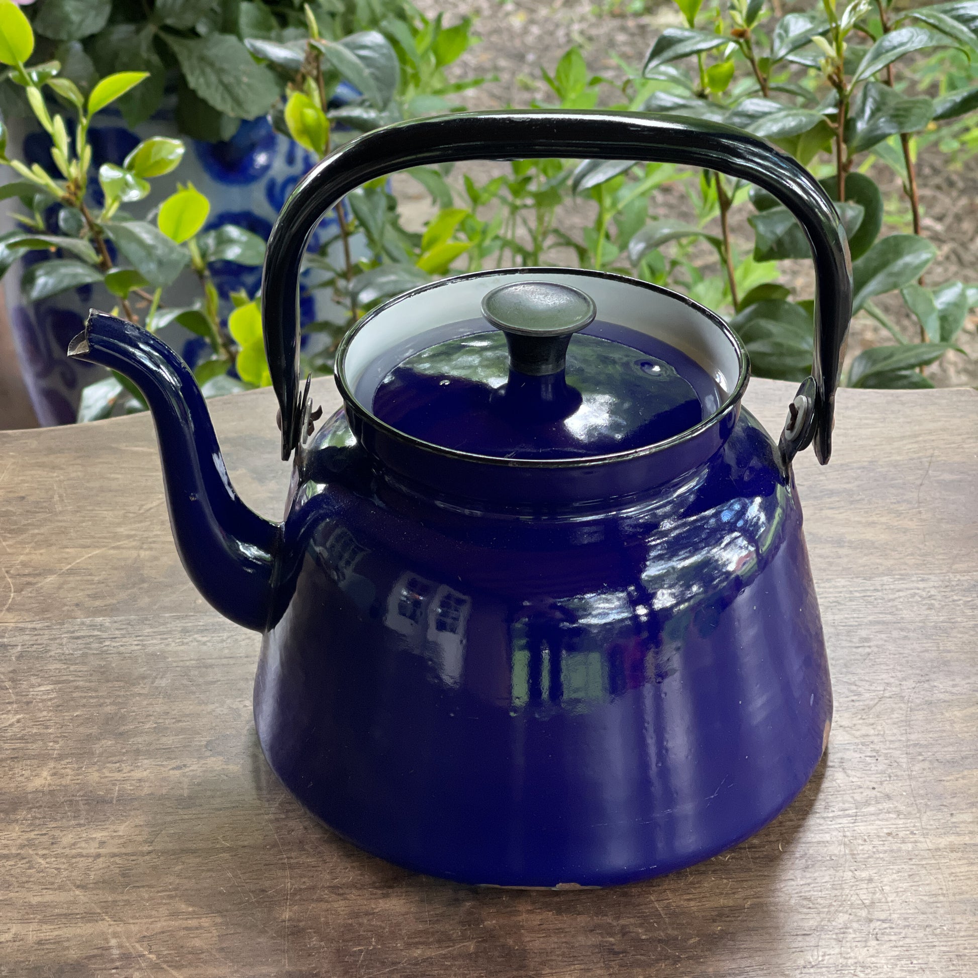 Blauw Emaille Ketel The Collectionist