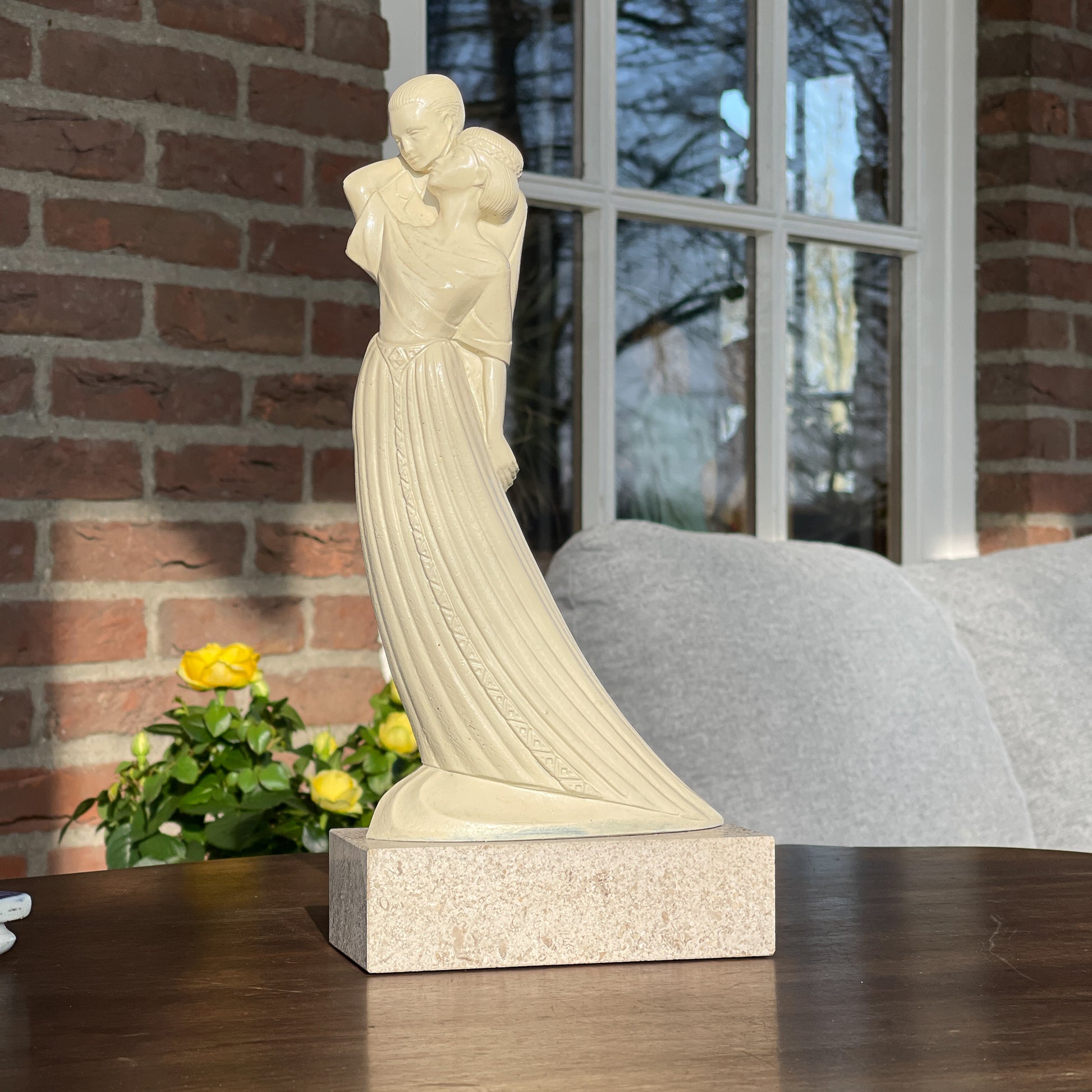 Beeldje van amoureus paar door Ed van Rosmalen - Bamestra Curiosa