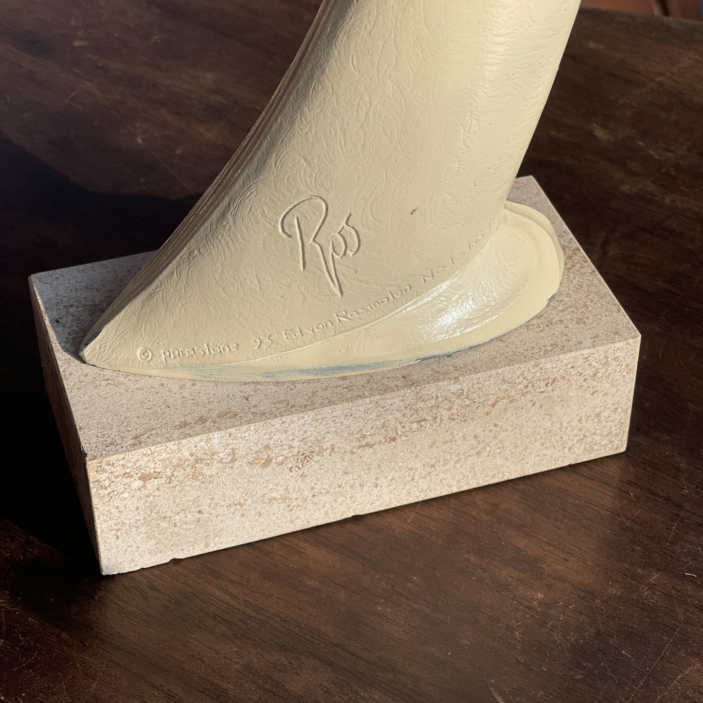 Beeldje van amoureus paar door Ed van Rosmalen - Bamestra Curiosa