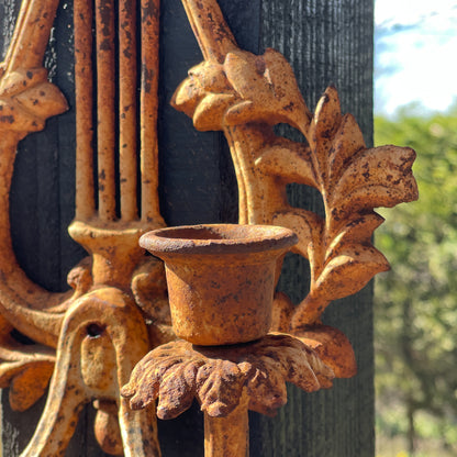 Dubbele Gietijzeren Wandkandelaar - Bamestra Curiosa