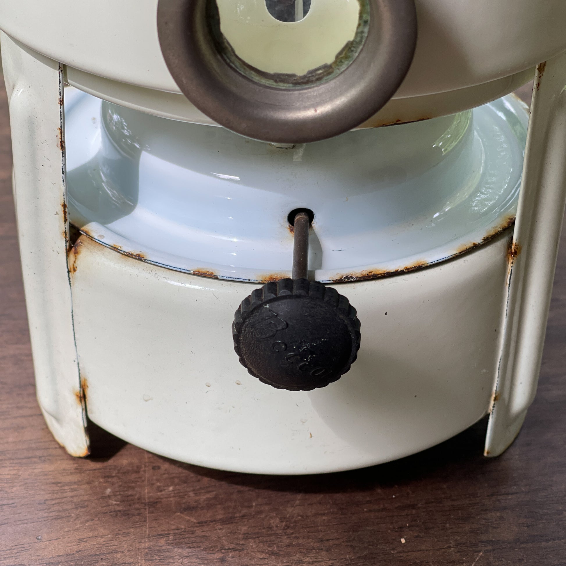 Becon Petroleumstel The Collectionist