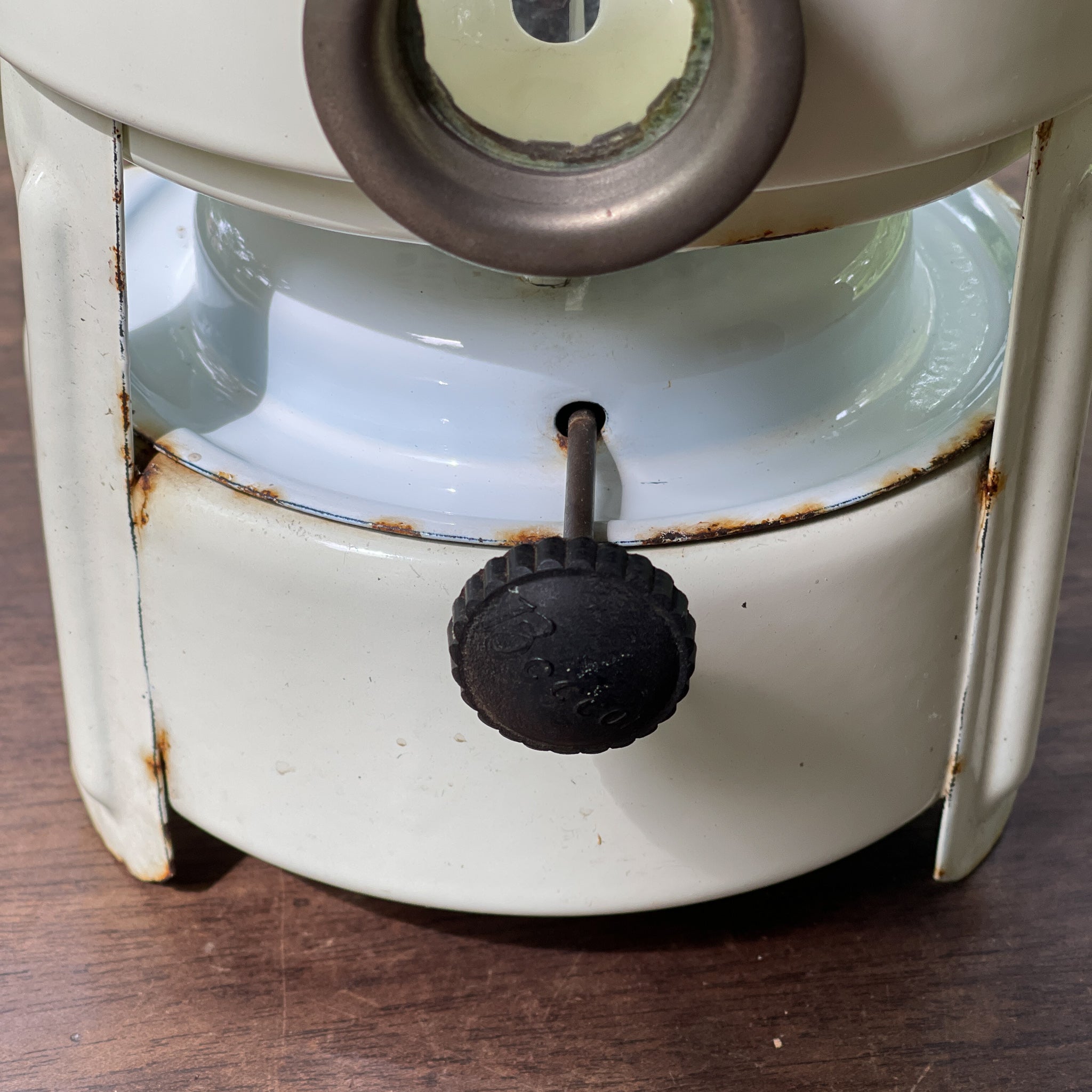 Becon Petroleumstel The Collectionist