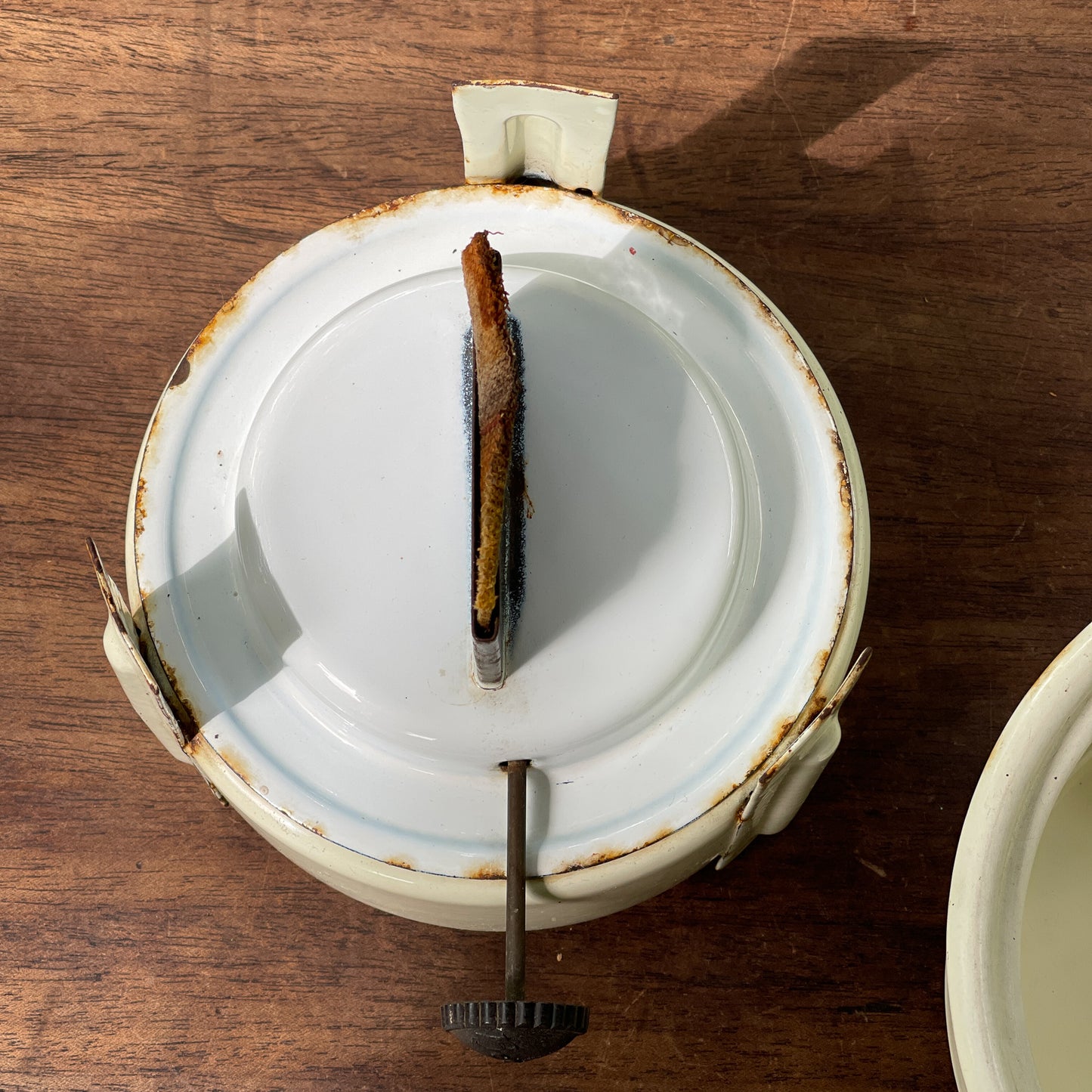 Becon Petroleumstel The Collectionist