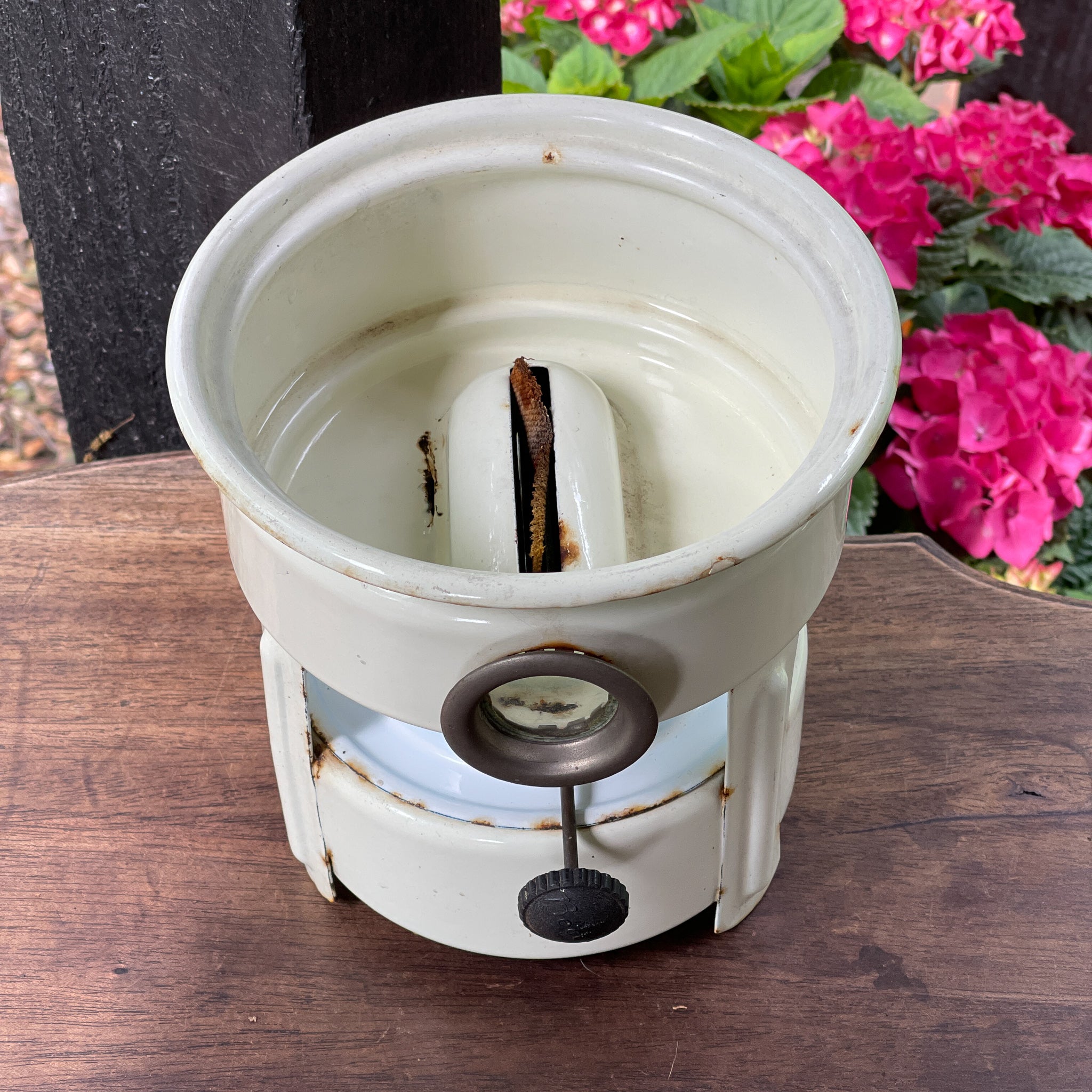 Becon Petroleumstel The Collectionist