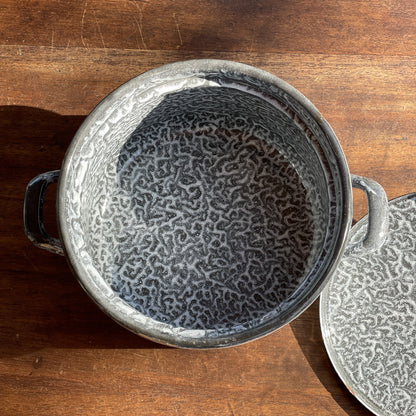 Grijs gewolkt emaille pan met deksel - Bamestra Curiosa