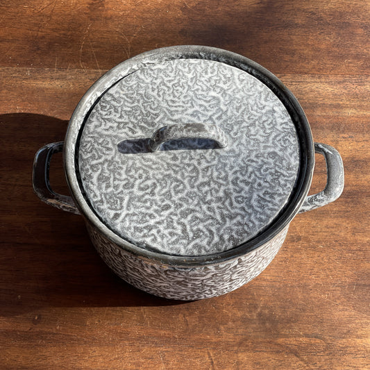 Grijs gewolkt emaille pan met deksel - Bamestra Curiosa