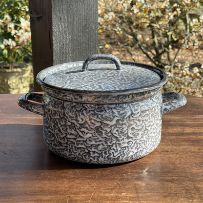 Grijs gewolkt emaille pan met deksel - Bamestra Curiosa