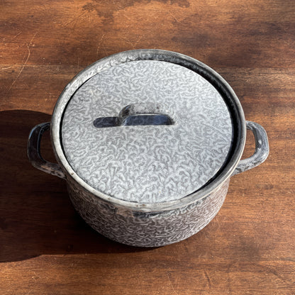Grijs gewolkt emaille pan met deksel - Bamestra Curiosa
