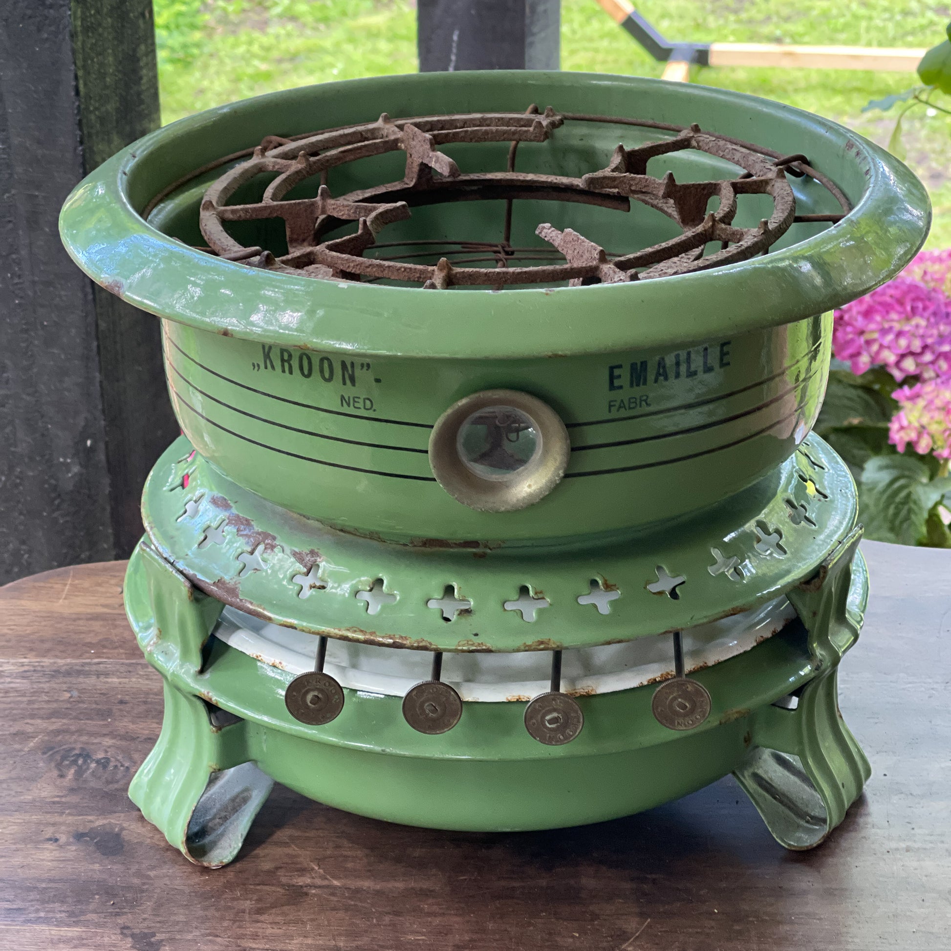 4 Pits Petroleumstel Kroon Nederlandse Emaille Fabriek The Collectionist