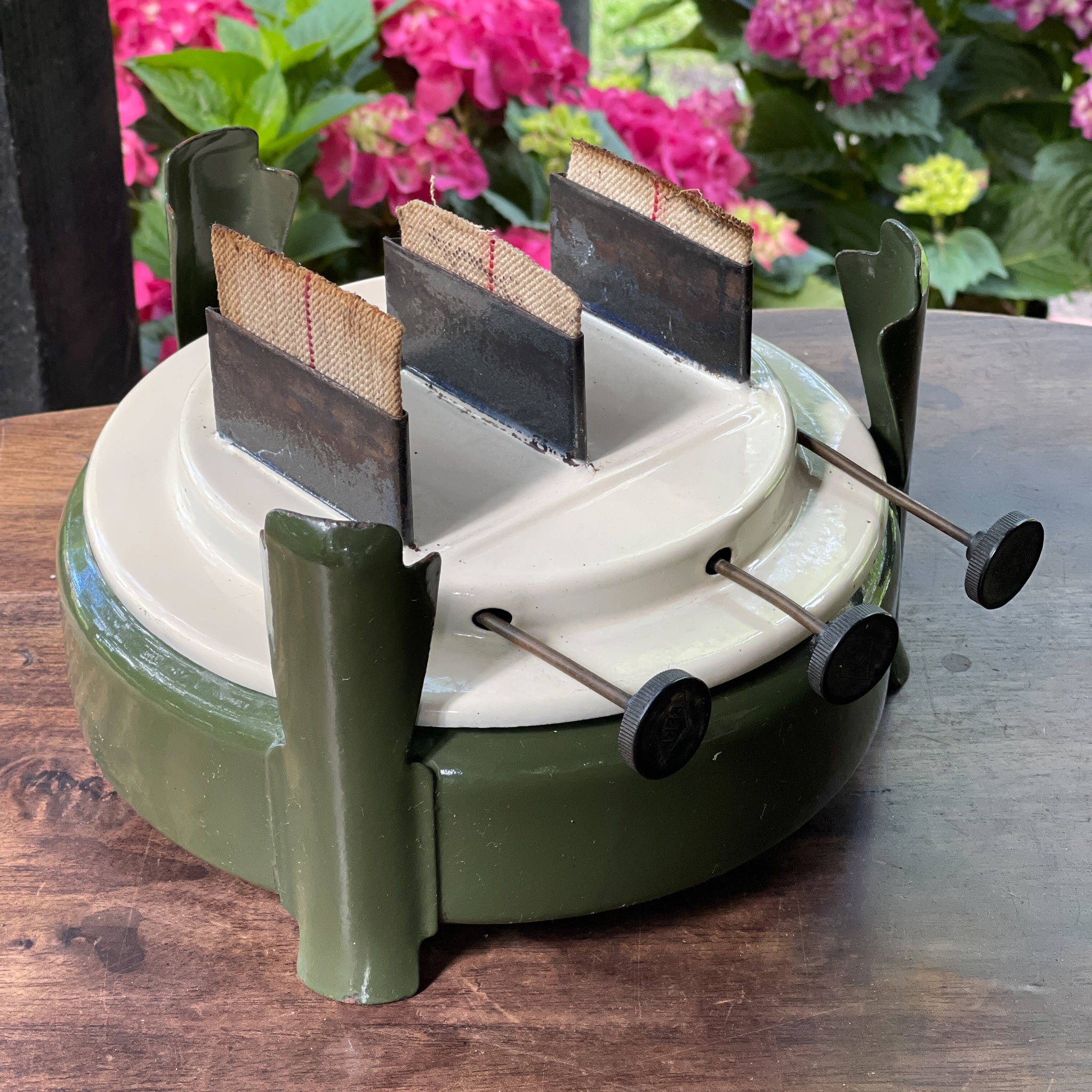 3 Pits Petroleumstel The Collectionist