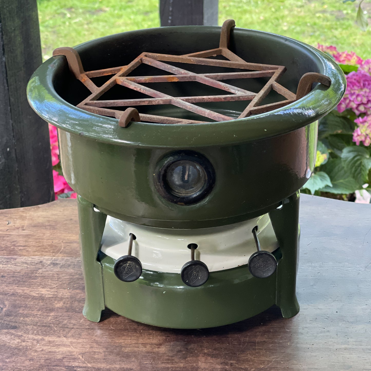 3 Pits Petroleumstel The Collectionist