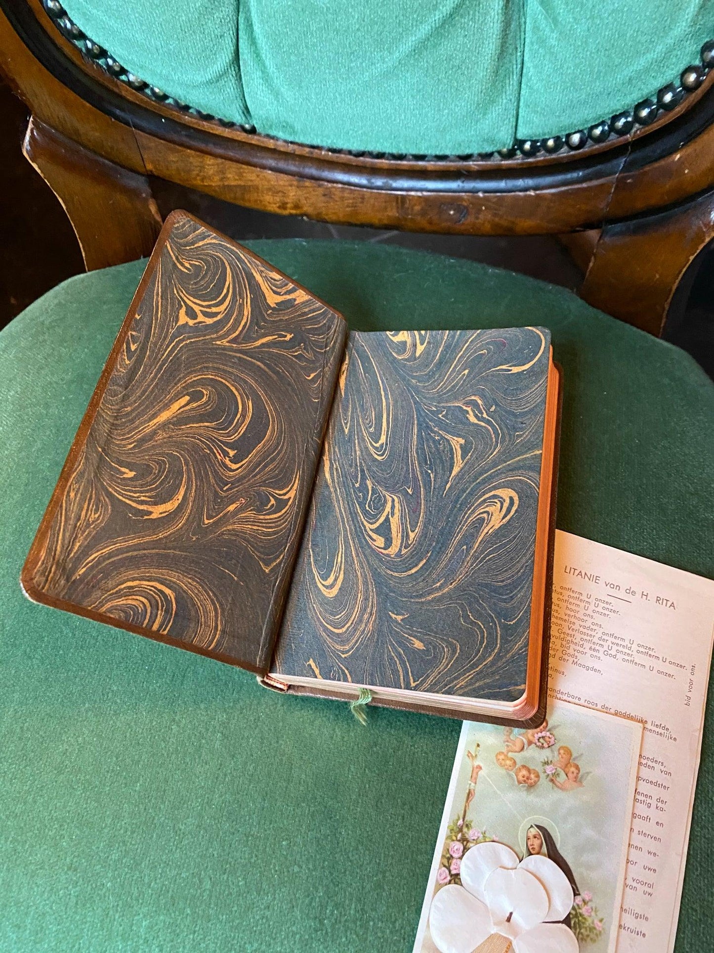 Communie en gebedenboek met leren kaft 1948 - Bamestra Curiosa