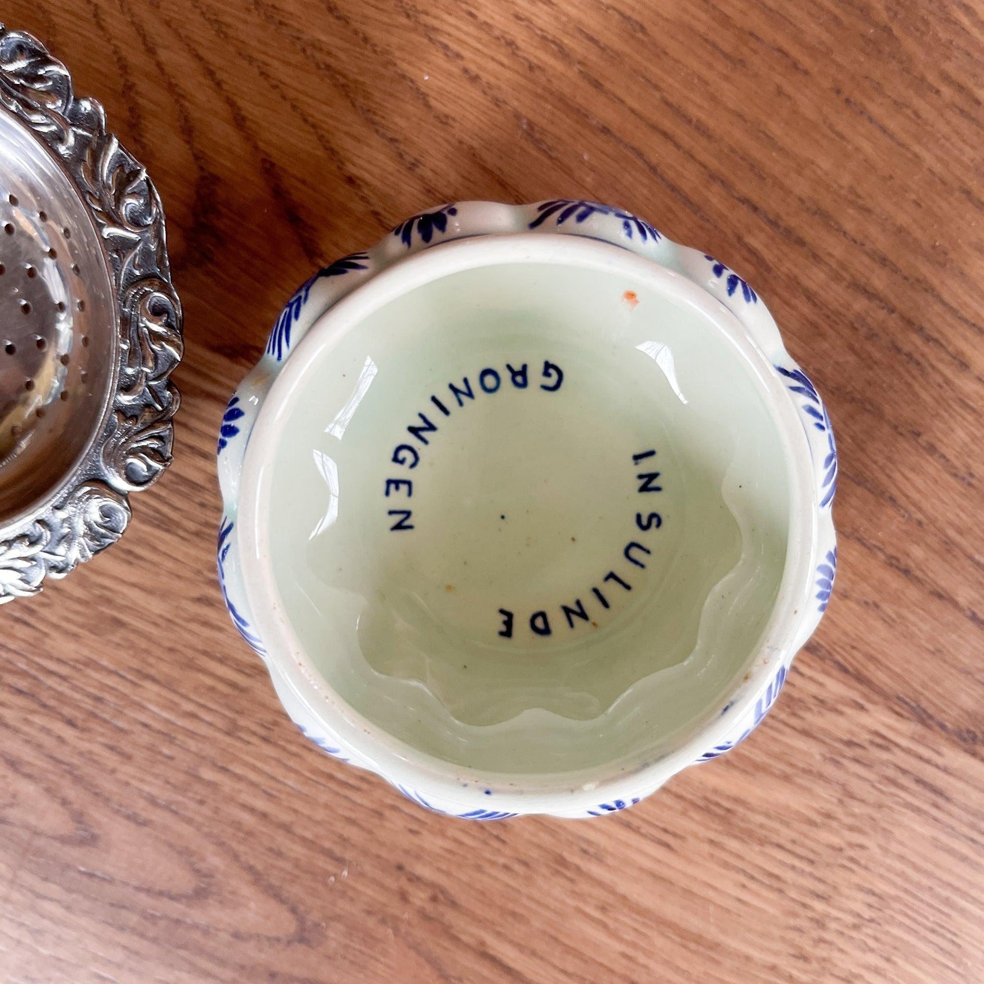 Delfts Blauw verzilverd thee lekbakje Insulinde Groningen - Bamestra Curiosa