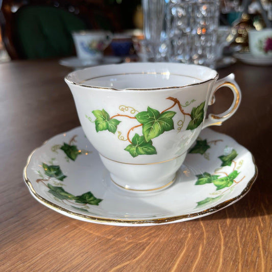 Engelse Colclough kop en schotel - Bamestra Curiosa