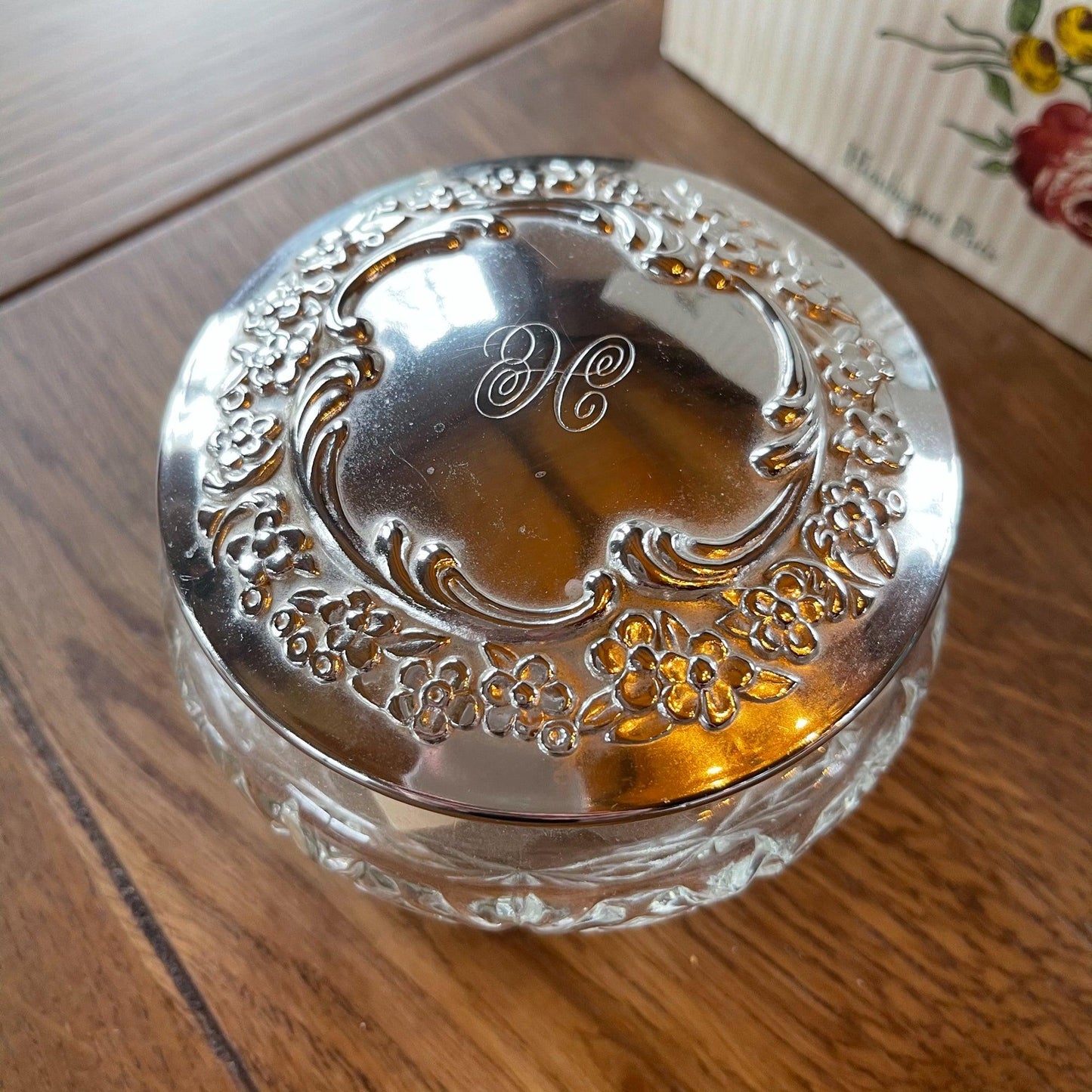 Glazen poederdoos in originele verpakking - Bamestra Curiosa