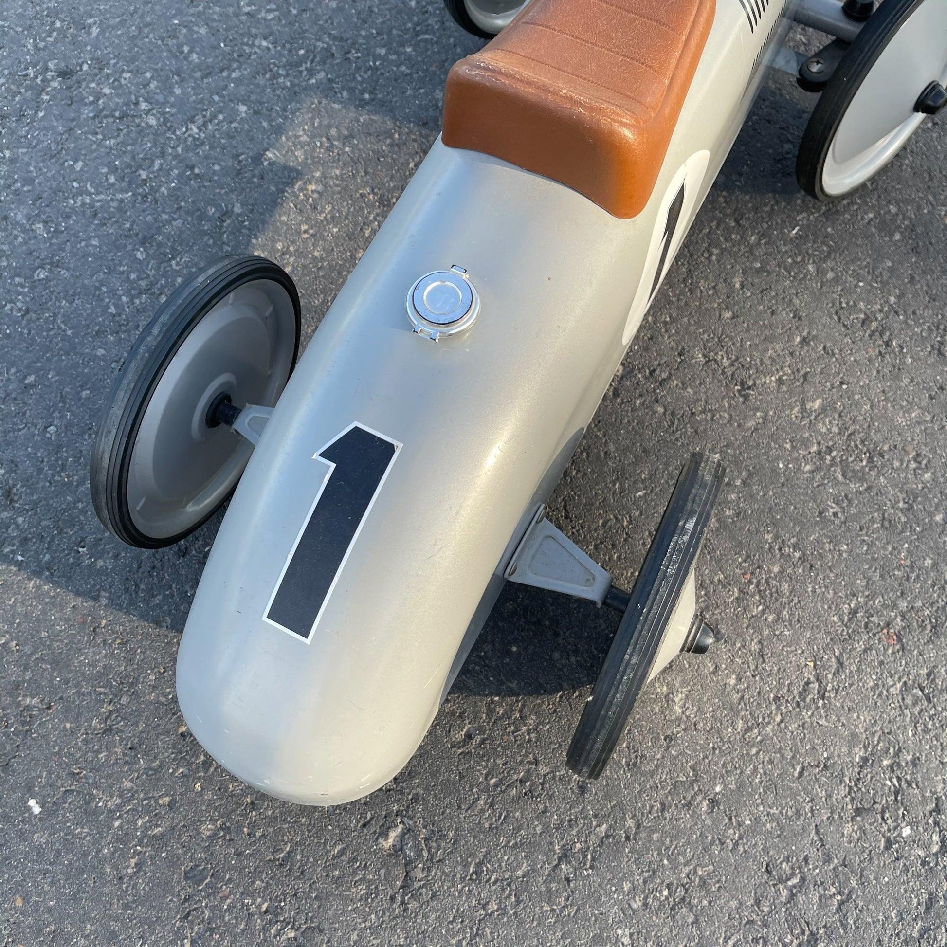 Goki loopauto zilver - Bamestra Curiosa