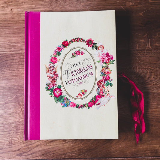 Het Victoriaans Fotoalbum - Bamestra Curiosa