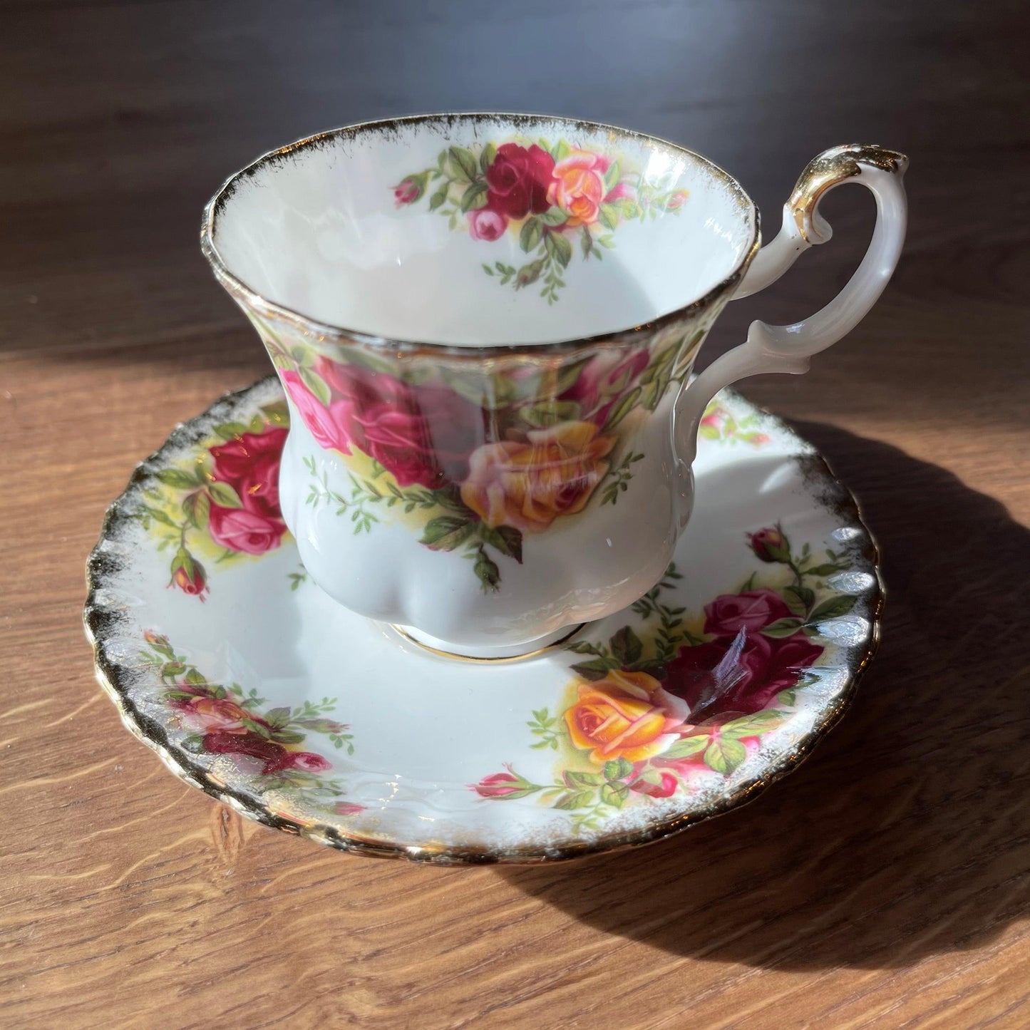 Kopje met schoteltje van Royal Albert - Bamestra Curiosa