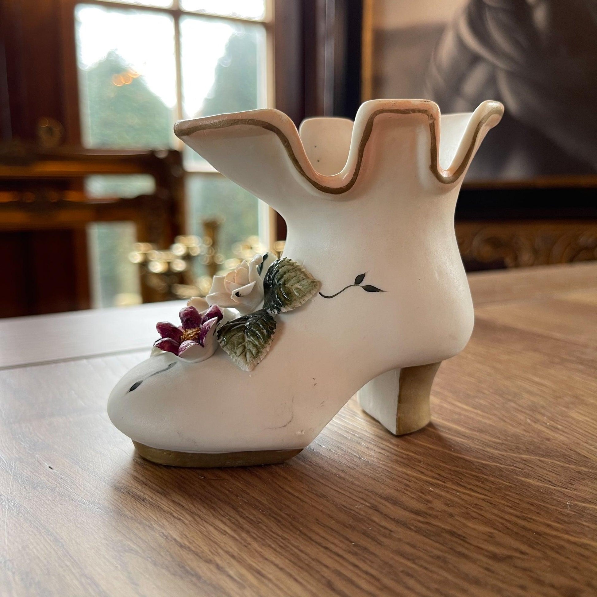 Laarsje van porselein - Bamestra Curiosa