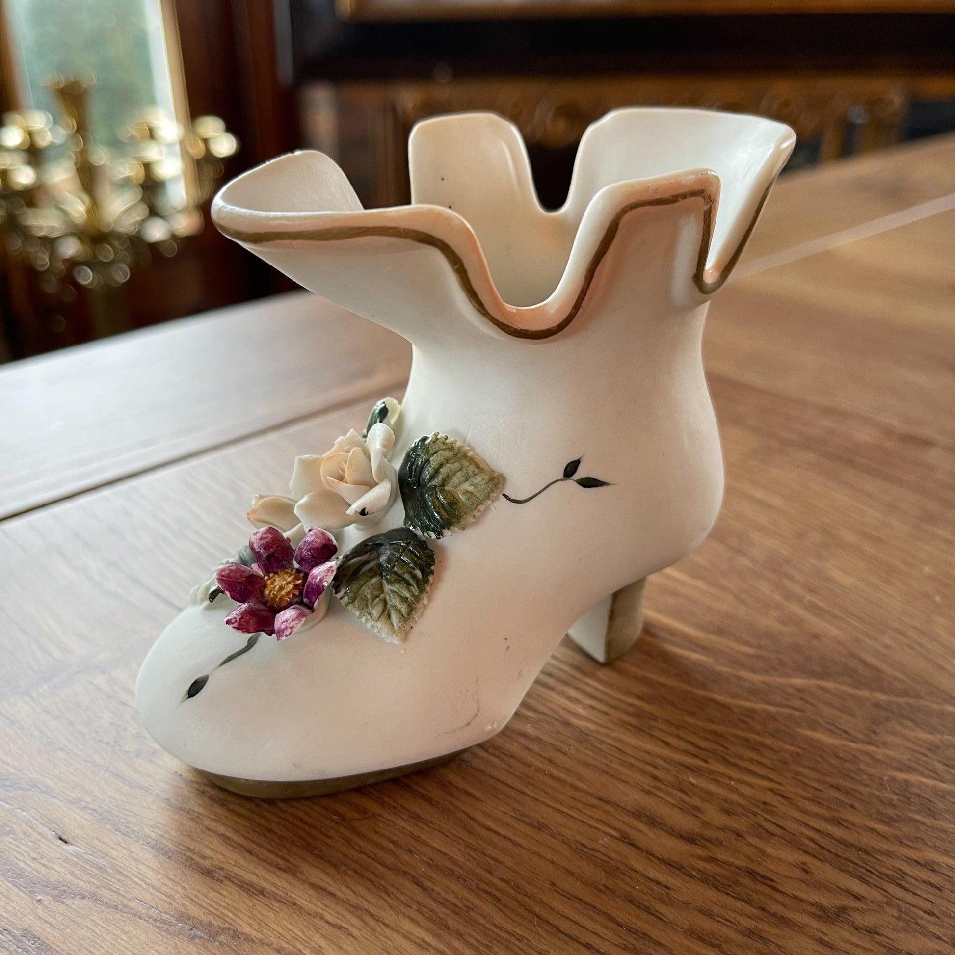 Laarsje van porselein - Bamestra Curiosa