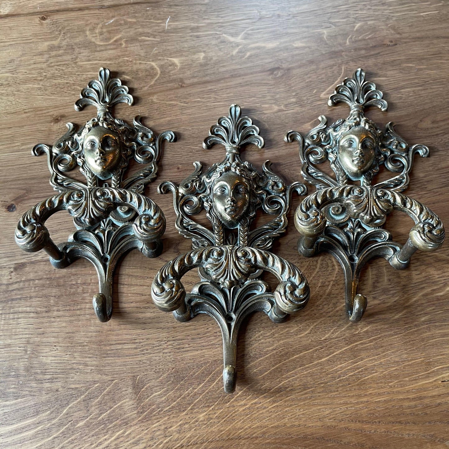 Medusa Italiaanse wandhaken VCR BREV - Bamestra Curiosa