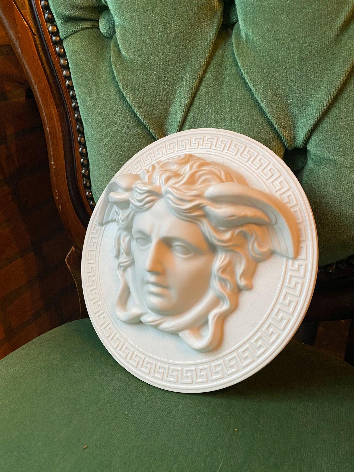 Medusa wand reliëf Versace - Bamestra Curiosa