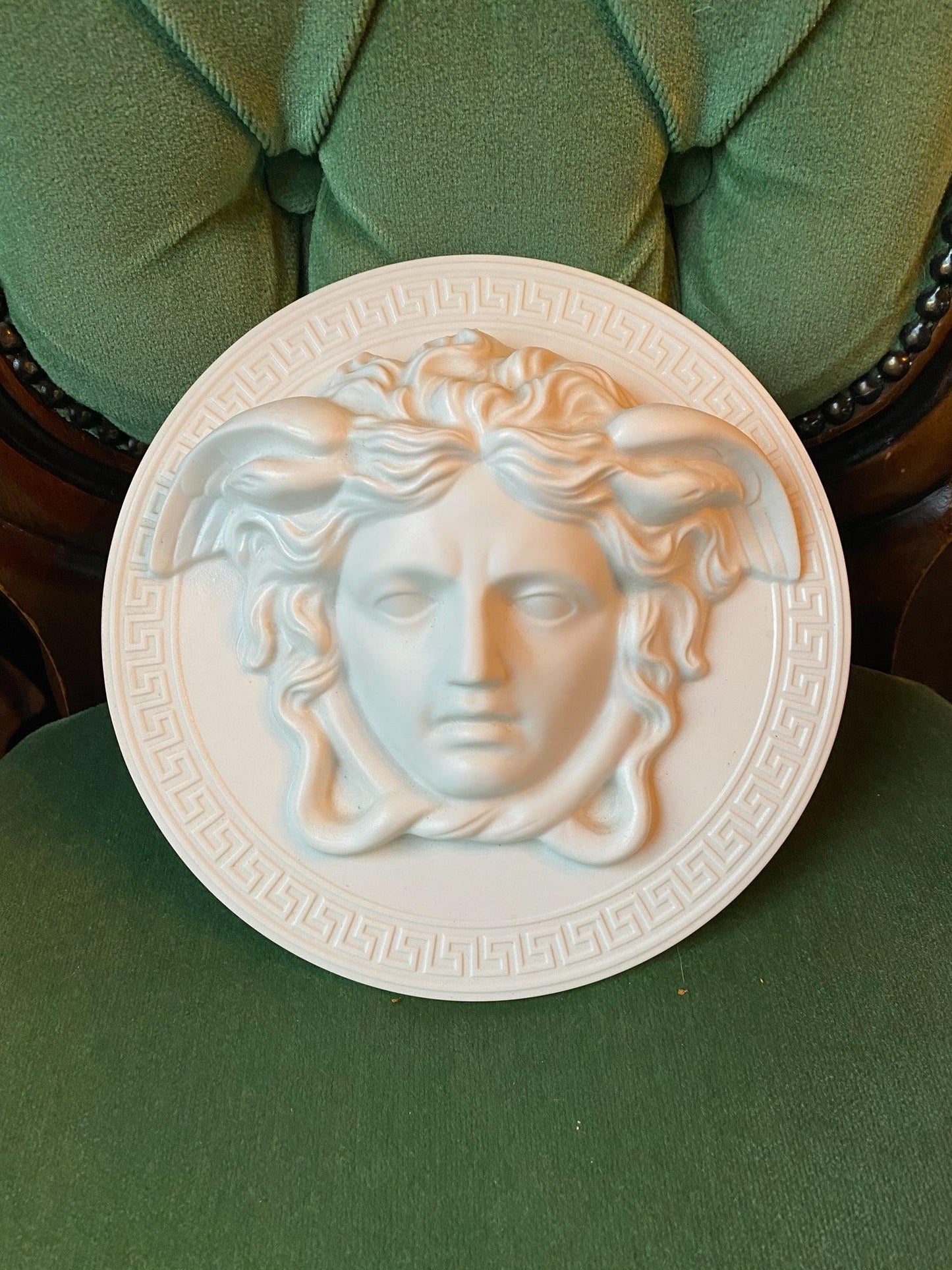Medusa wand reliëf Versace - Bamestra Curiosa