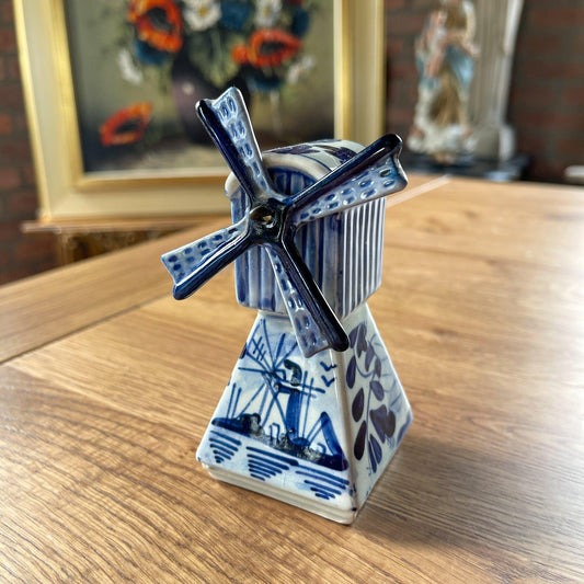 Molentje Delfts Blauw - Bamestra Curiosa