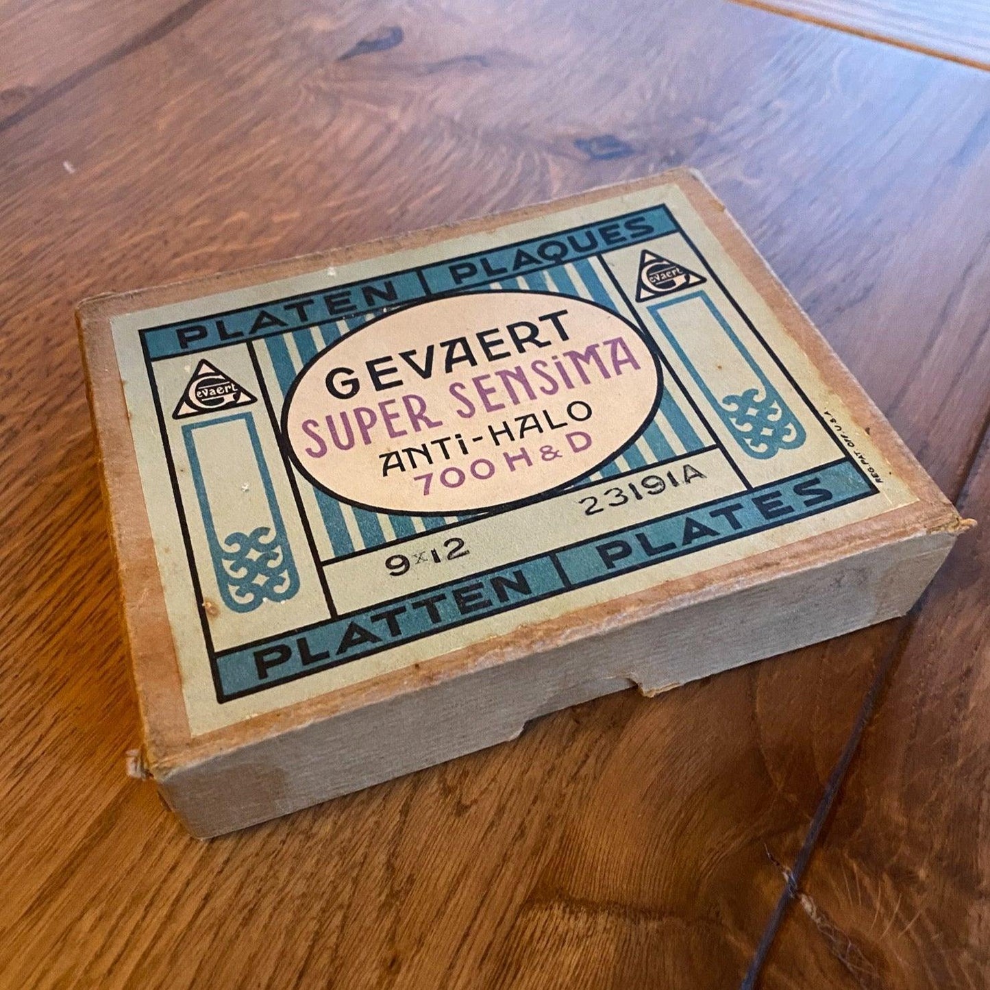 Oud doosje met glasnegatieven - Bamestra Curiosa