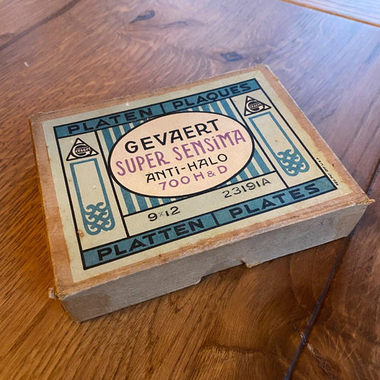 Oud doosje met glasnegatieven - Bamestra Curiosa