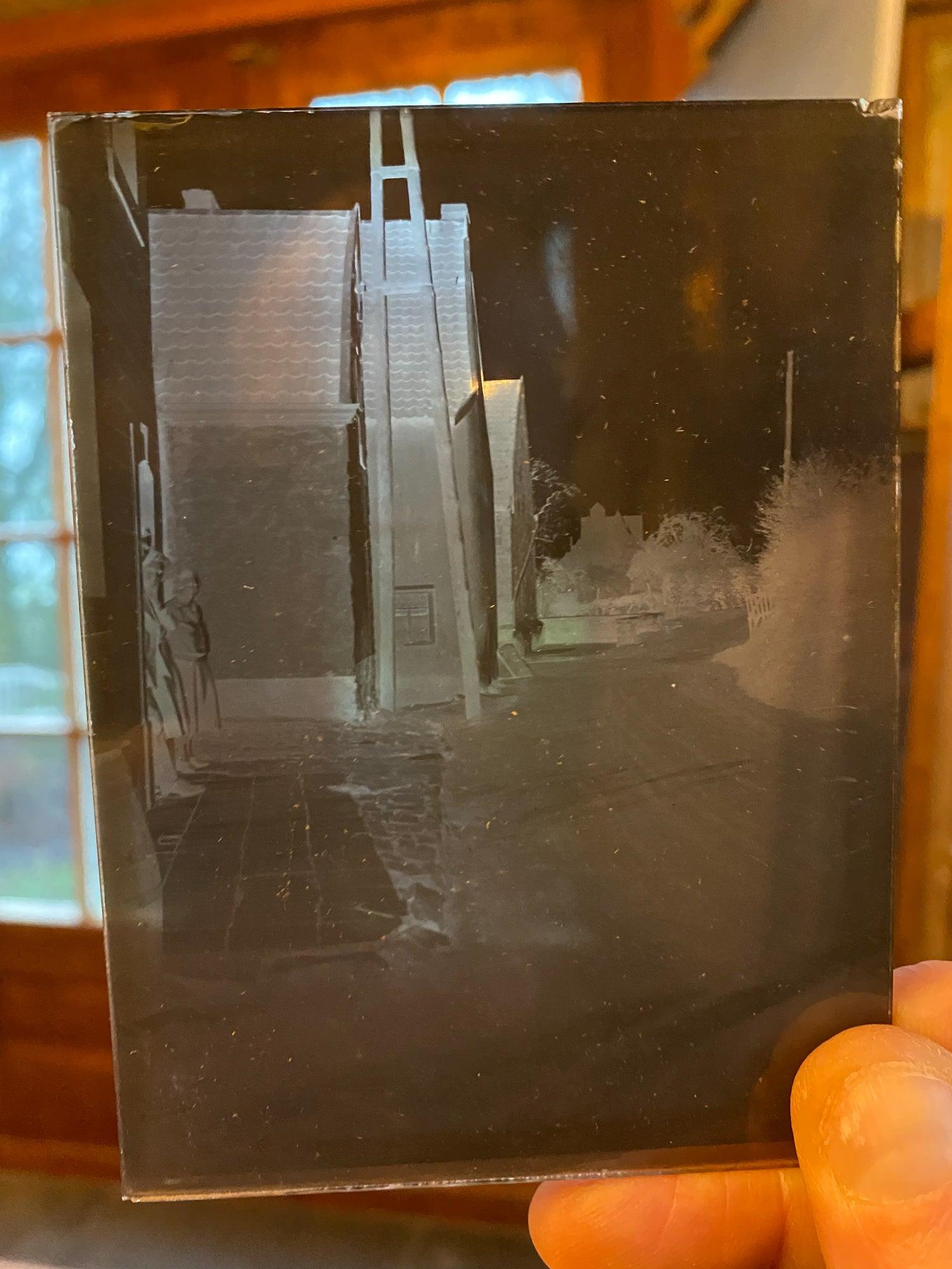 Oud doosje met glasnegatieven - Bamestra Curiosa