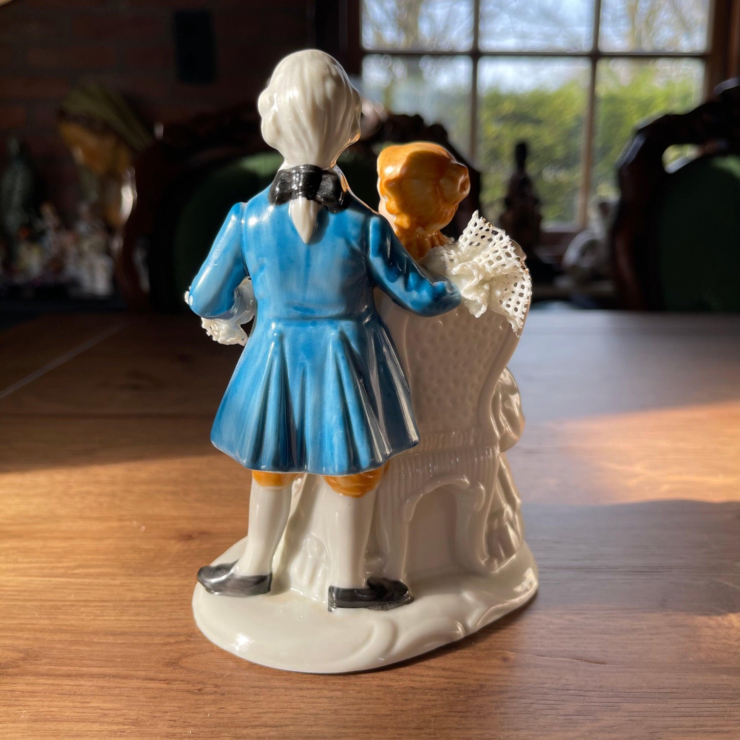 Porseleinen beeld - Bamestra Curiosa