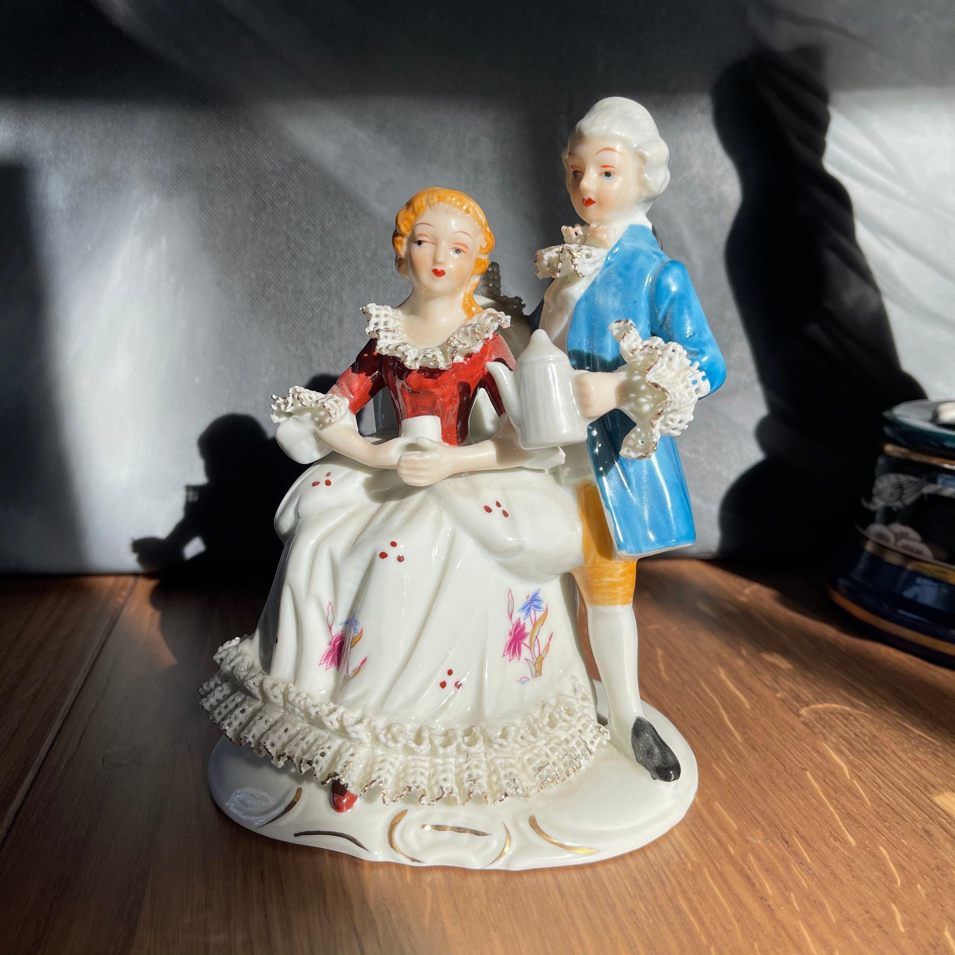 Porseleinen beeld - Bamestra Curiosa