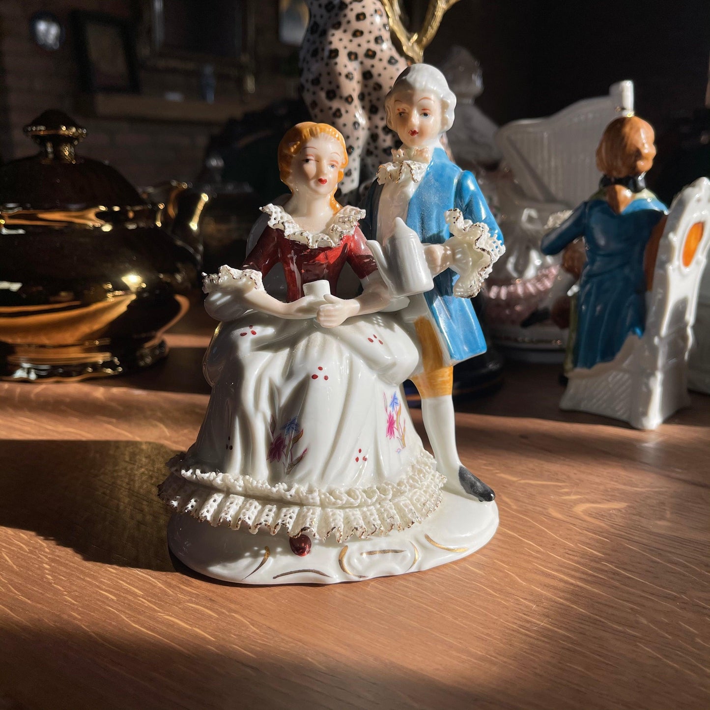 Porseleinen beeld - Bamestra Curiosa