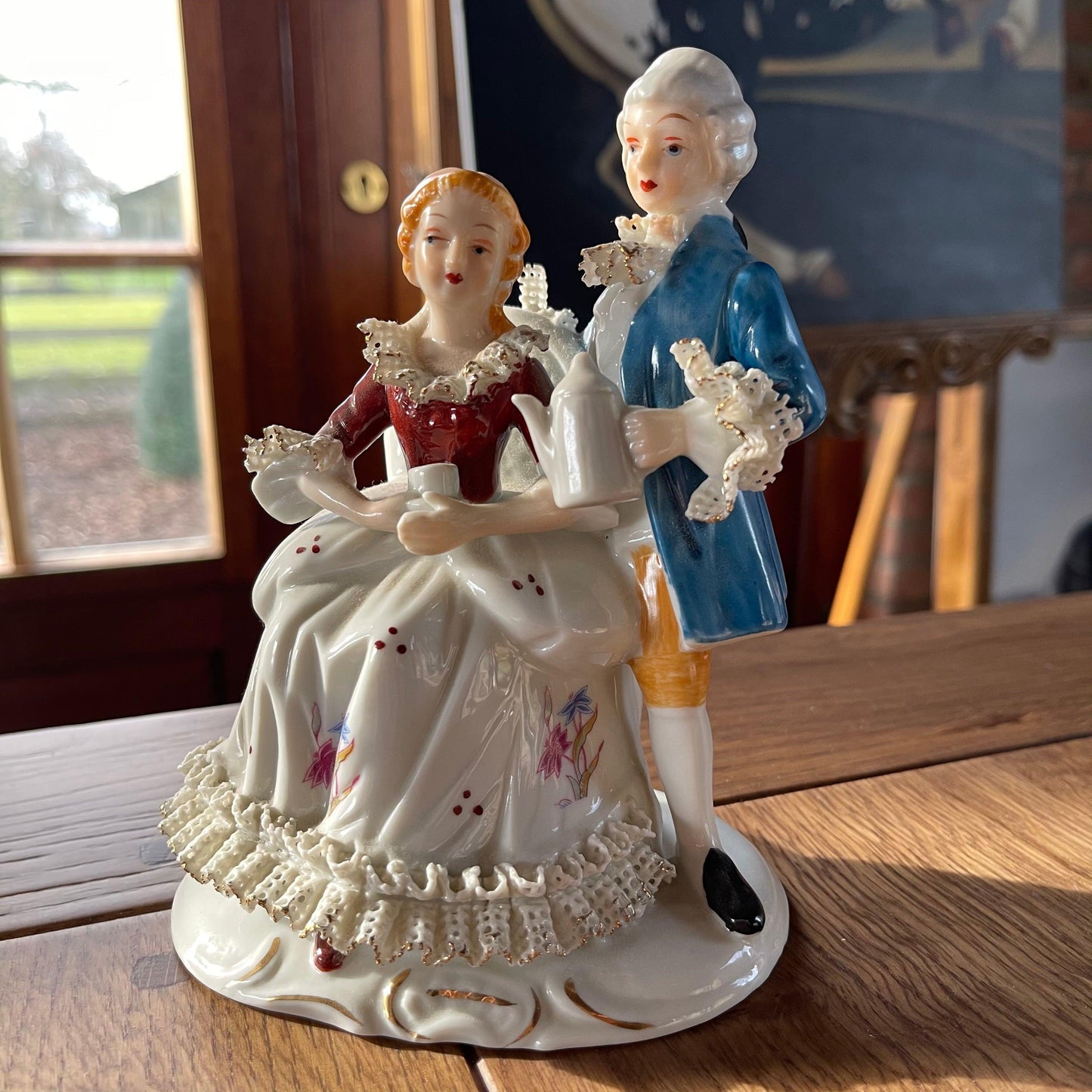 Porseleinen beeld - Bamestra Curiosa