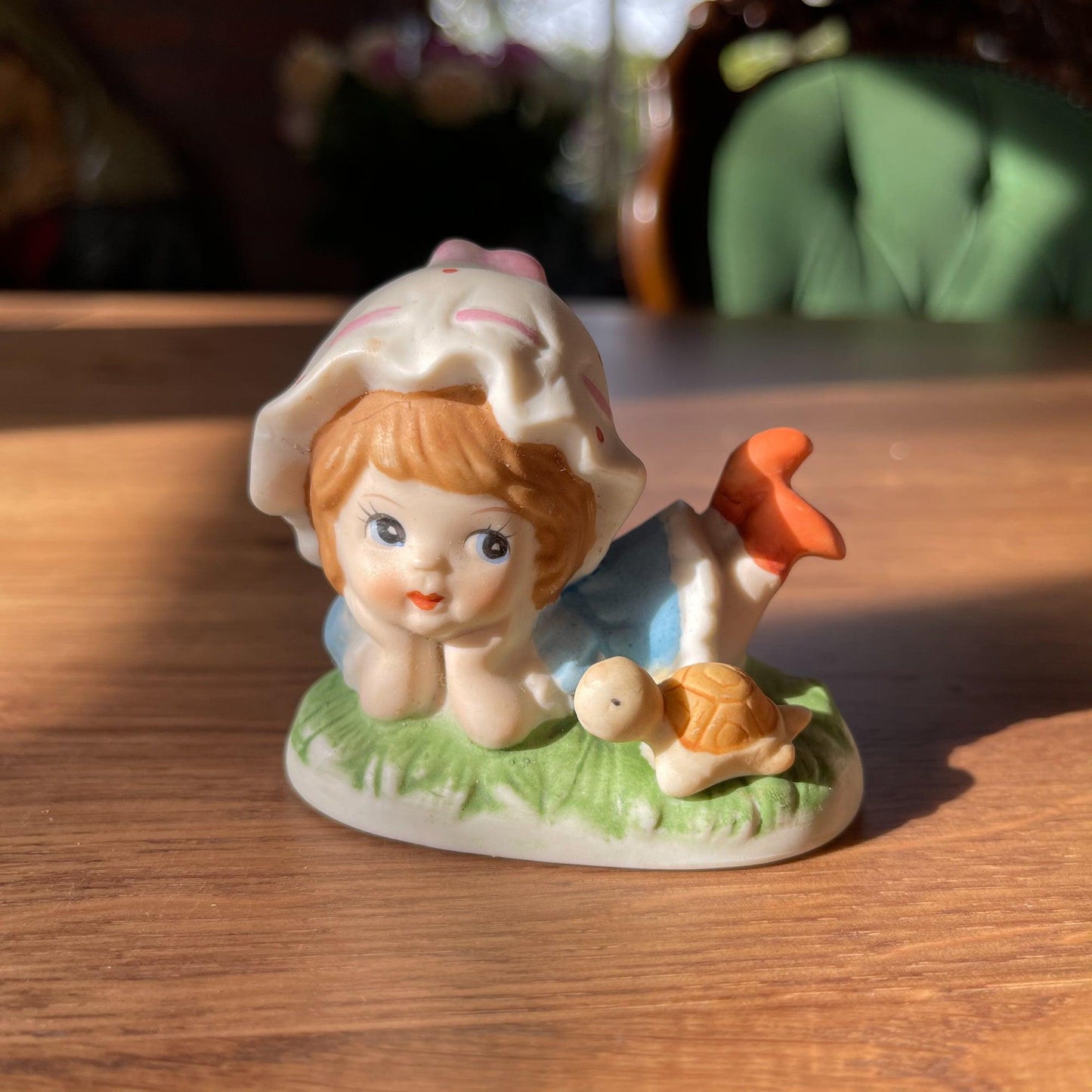 Porseleinen beeldje - Bamestra Curiosa