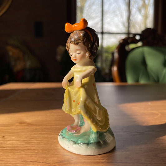 Porseleinen beeldje - Bamestra Curiosa