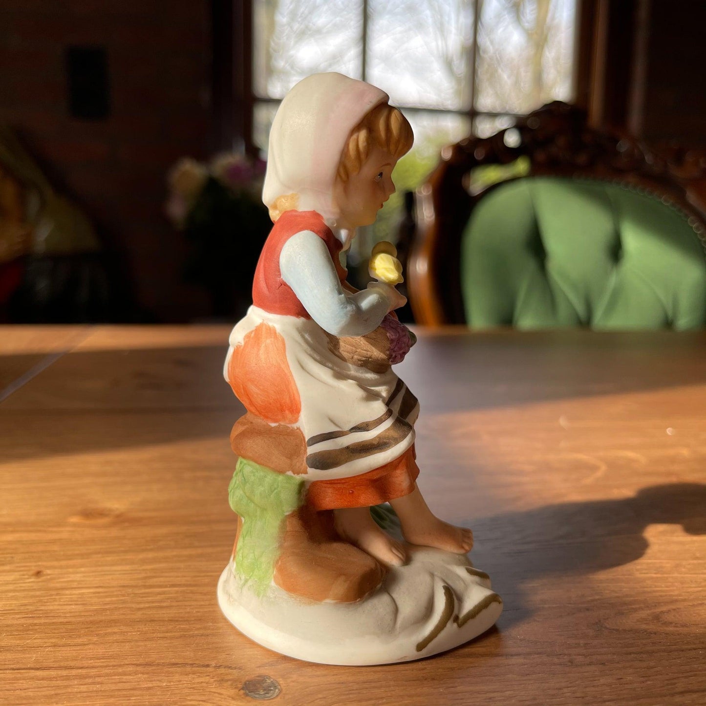 Porseleinen beeldje - Bamestra Curiosa