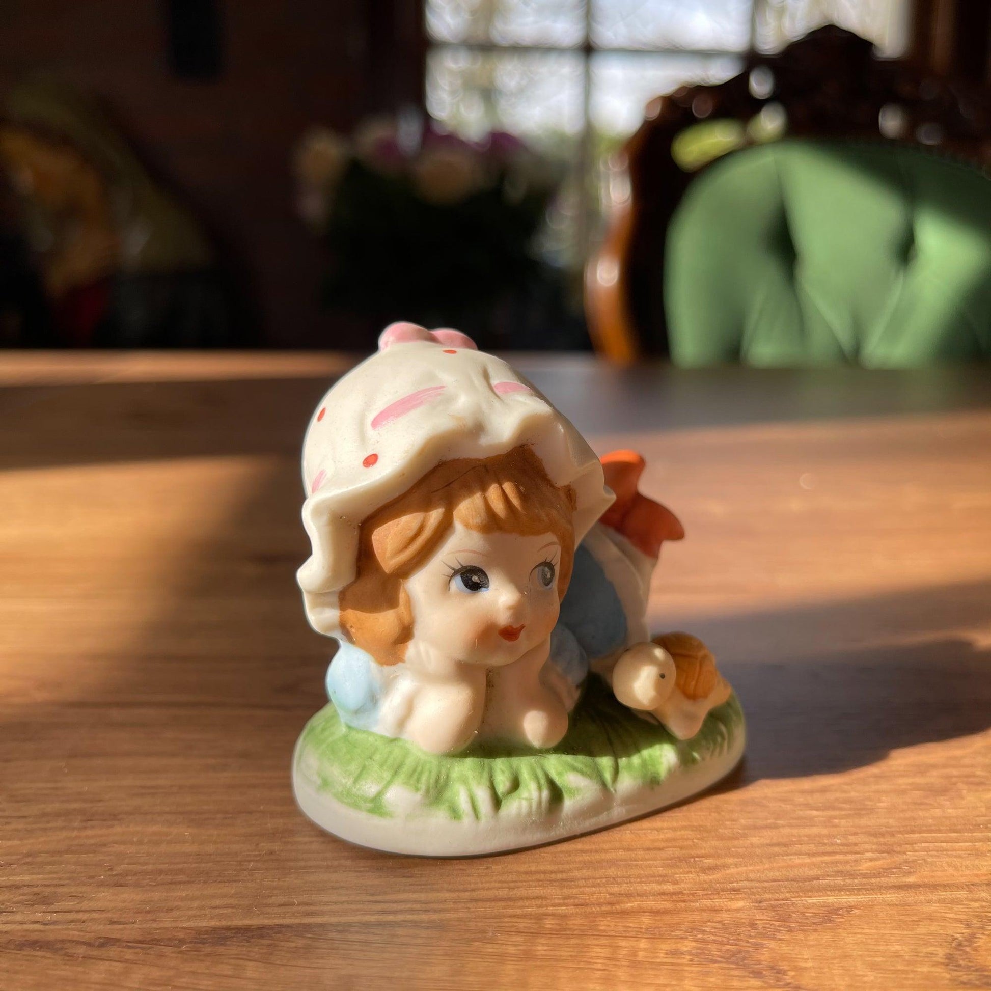 Porseleinen beeldje - Bamestra Curiosa