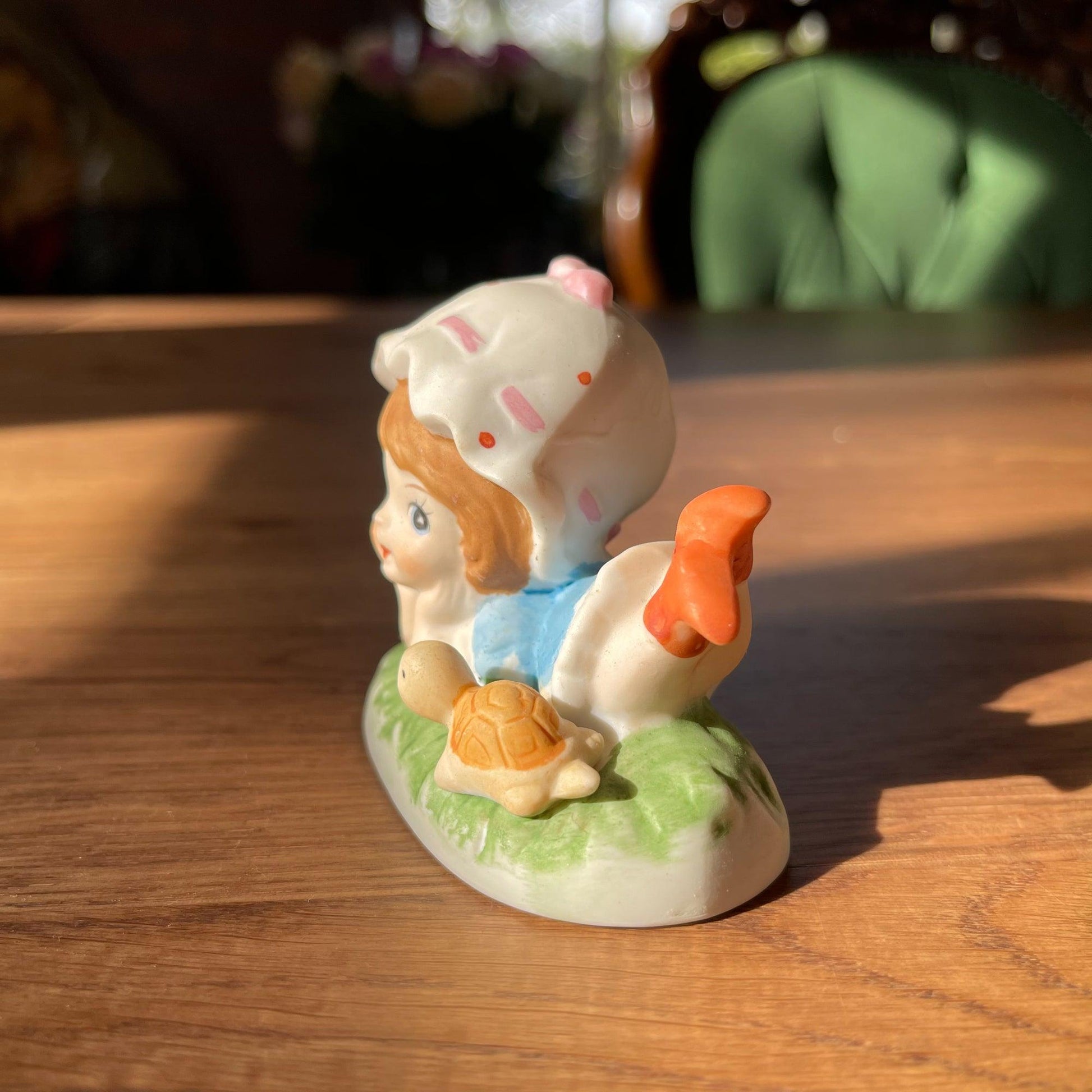 Porseleinen beeldje - Bamestra Curiosa