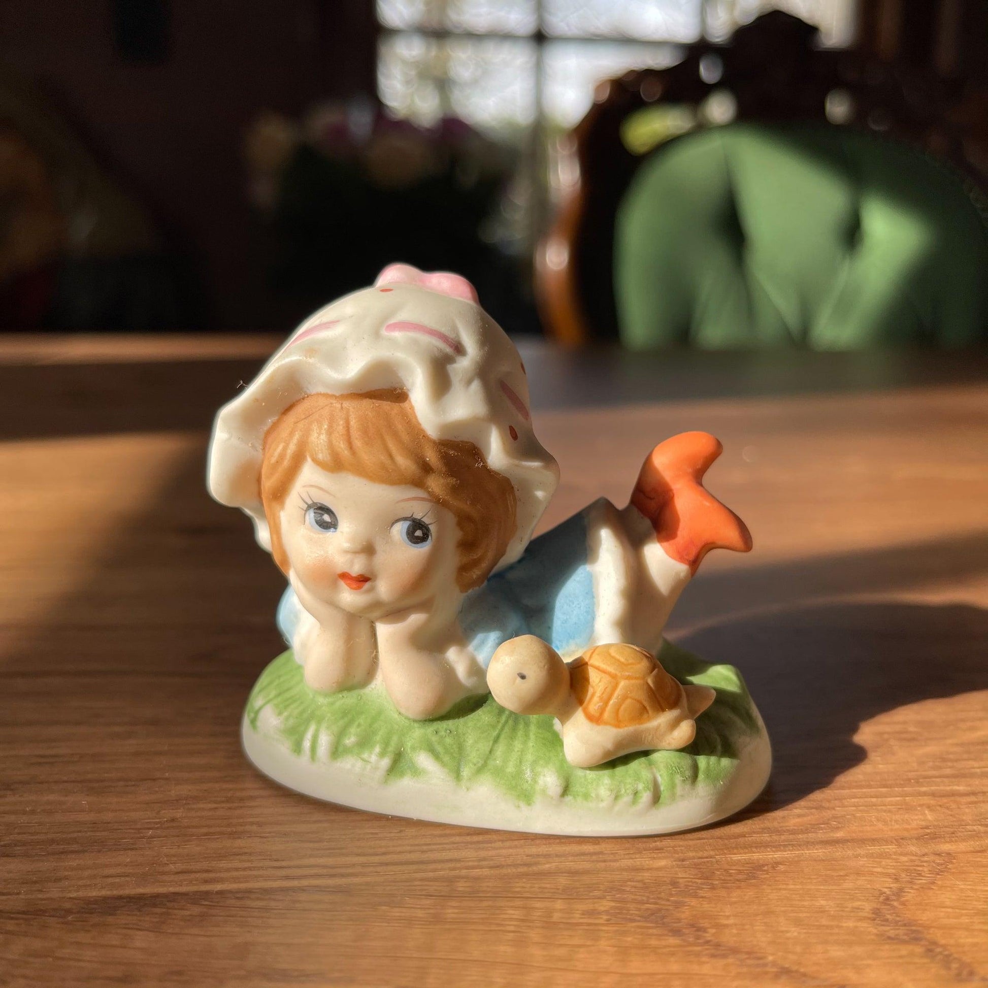 Porseleinen beeldje - Bamestra Curiosa