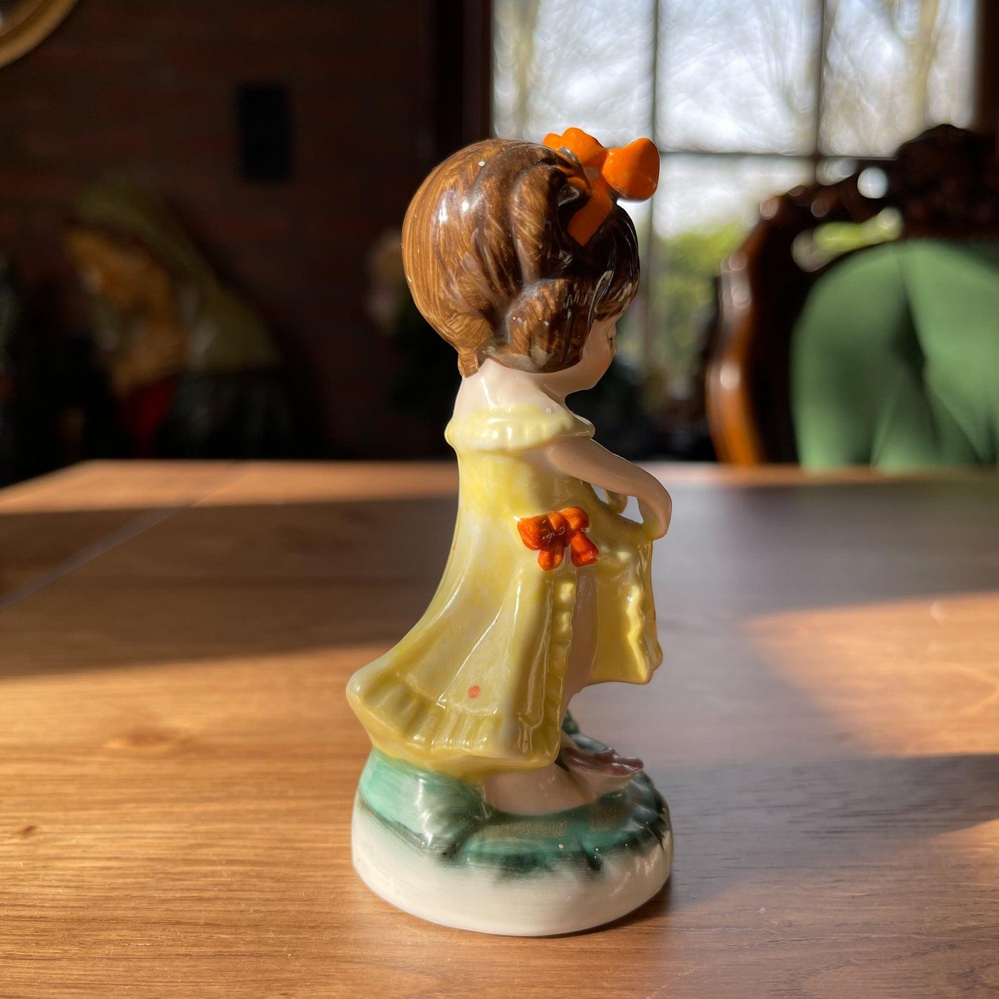 Porseleinen beeldje - Bamestra Curiosa