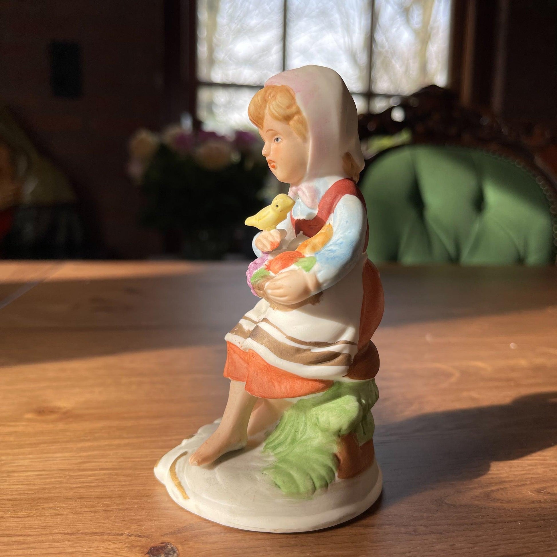 Porseleinen beeldje - Bamestra Curiosa